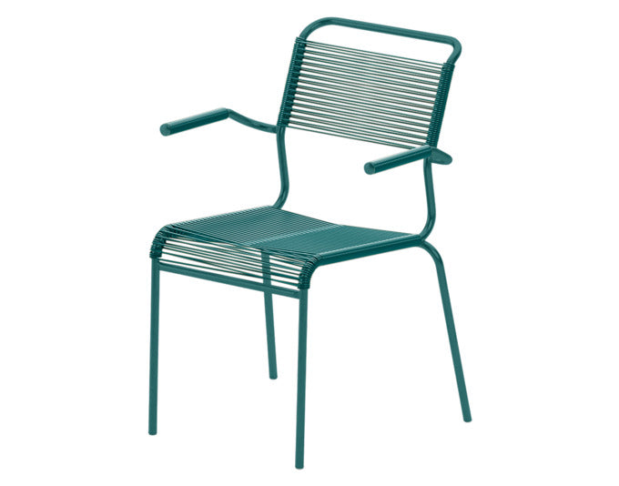 Hochwertiger Säntis Spaghetti-Gartenstuhl mit Armlehne, wetterfest, langlebig und stilvoll. Schweizer Qualität, recycelte Materialien, perfekt für Outdoor.