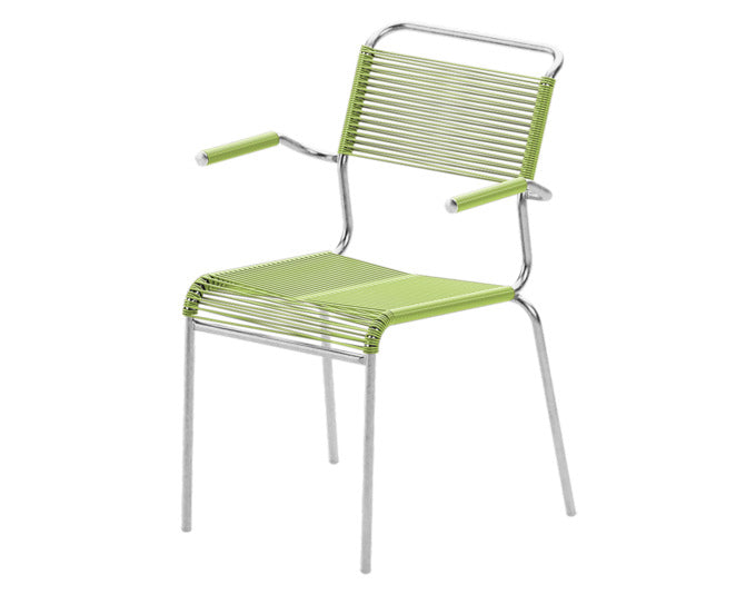 Säntis Spaghetti-Gartenstuhl mit Armlehne in Hellgrün präsentiert im Onlineshop von KAQTU Design AG. Gartenstuhl mit Armlehnen ist von Schaffner