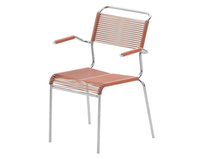 Hochwertiger Säntis Spaghetti-Gartenstuhl mit Armlehne, wetterfest, langlebig und nachhaltig. Schweizer Qualität, stilvolles Design und vielseitige Farboptionen.