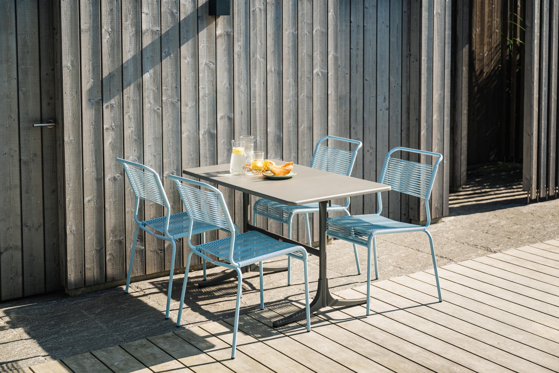 Säntis Spaghetti-Gartenstuhl ohne Armlehne in Pastellblau präsentiert im Onlineshop von KAQTU Design AG. Gartenstuhl ist von Schaffner