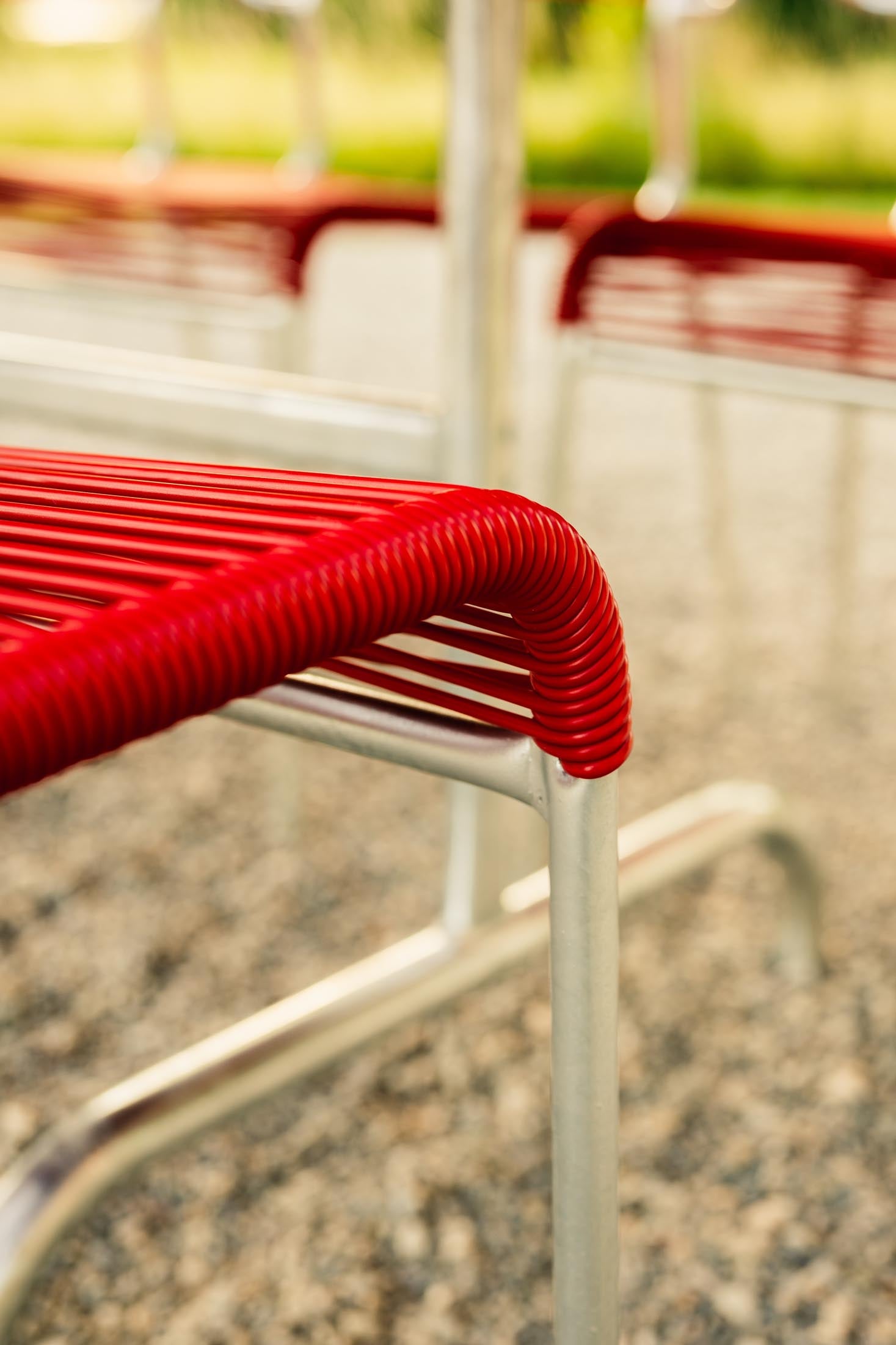 Säntis Spaghetti-Gartenstuhl ohne Armlehne in Rot präsentiert im Onlineshop von KAQTU Design AG. Gartenstuhl ist von Schaffner