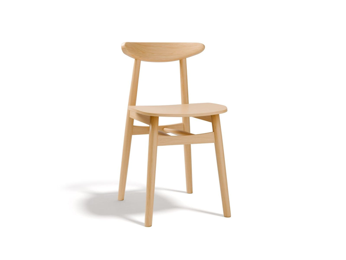 Zwei Stühle des Sets Elie von Cosmopolitan Design aus Buche-Massivholz mit Sperrholzsitz, Farbe Flamingo-Wood, Holzbeine bereits montiert.