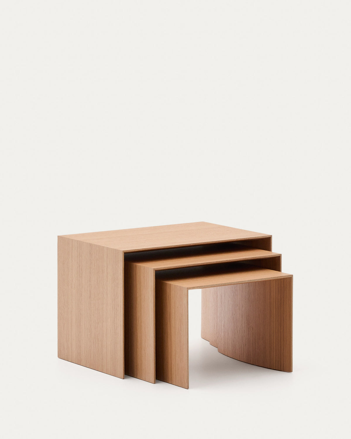 Set Litto aus 3 Satztischen aus Eichenfurnier FSC Mix Credit 60 x 40 / 51 x 36 / 42 x 31 cm in Natur präsentiert im Onlineshop von KAQTU Design AG. Beistelltisch ist von Kave Home