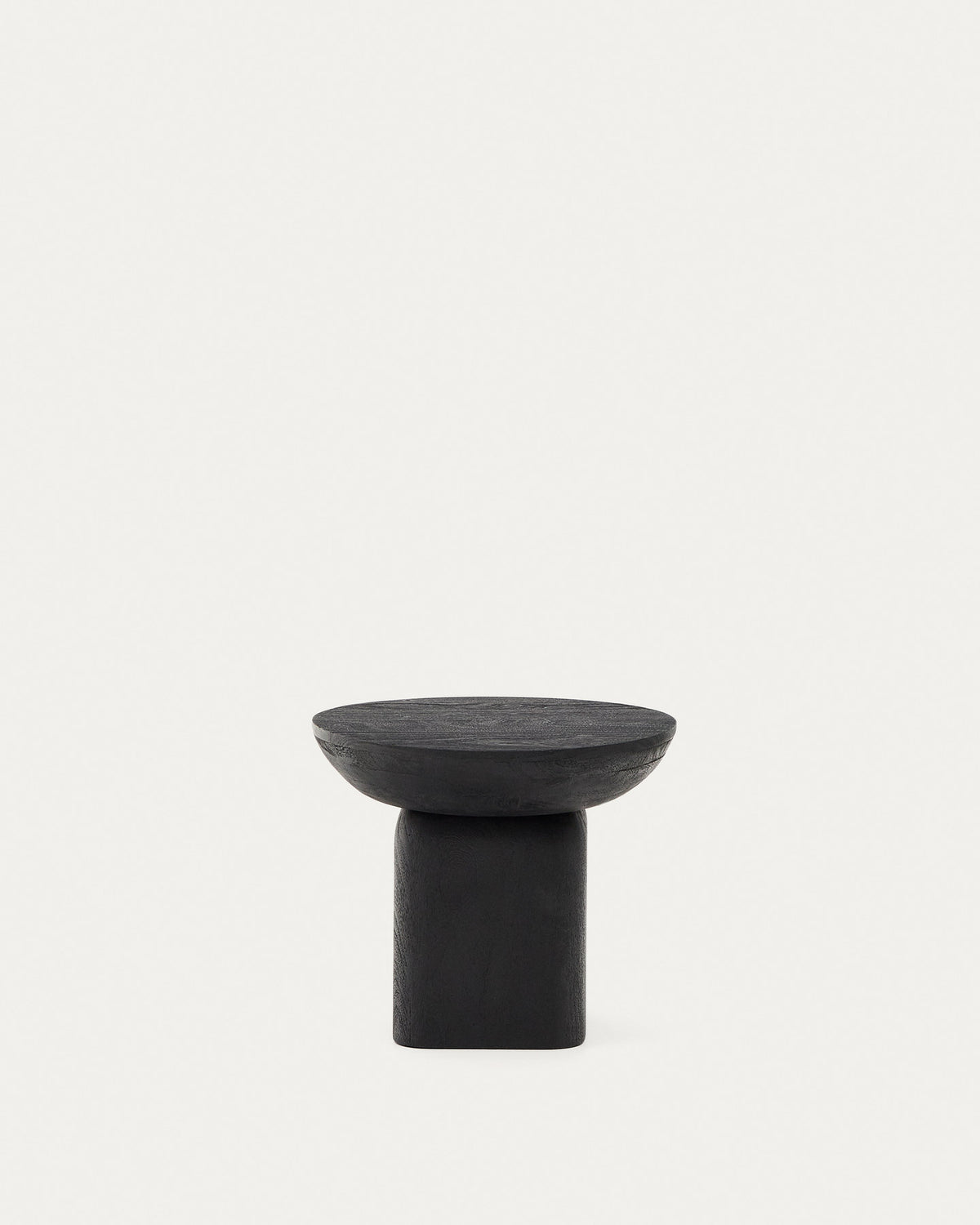 Beistelltisch Ovak aus massivem Akazienholz mit schwarzem Finish, FSC 100%, Ø50 cm in Schwarz präsentiert im Onlineshop von KAQTU Design AG. Beistelltisch ist von Kave Home