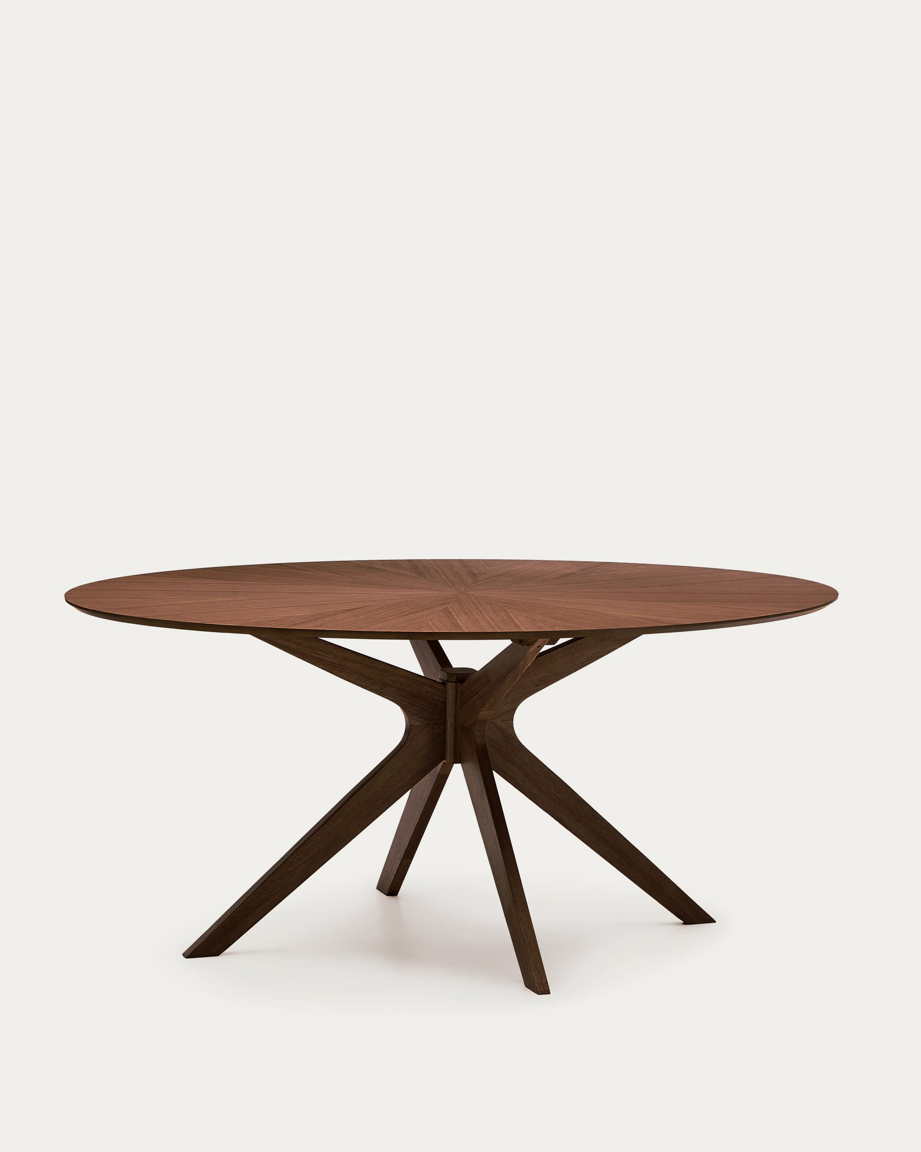 Moderner Naanim Esstisch aus edlem Nussbaumfurnier, 180x110 cm, von Kave Home. Ideal für zeitgemässe Wohn- und Essbereiche.