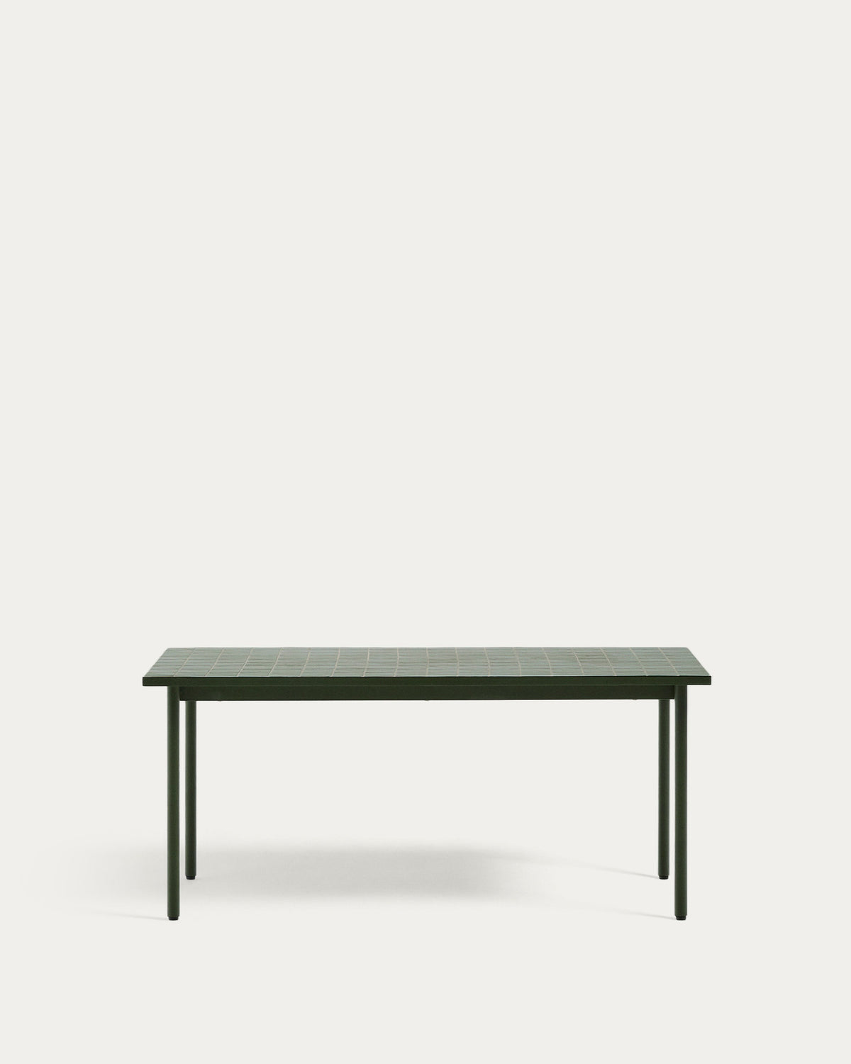 Outdoor-Tisch Maurina aus grün verzinktem Stahl und grünen Kacheln 182 x 91 cm in Grün, Dunkelgrün präsentiert im Onlineshop von KAQTU Design AG. Gartentisch ist von Kave Home