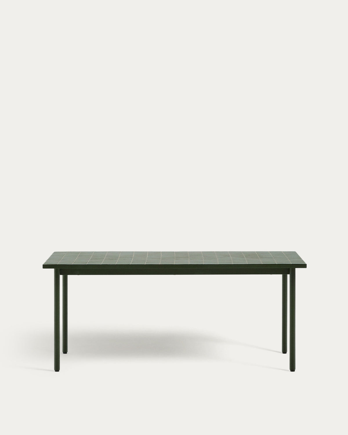 Outdoor-Tisch Maurina aus grün verzinktem Stahl und grünen Kacheln 223 x 101 cm in Grün, Dunkelgrün präsentiert im Onlineshop von KAQTU Design AG. Gartentisch ist von Kave Home