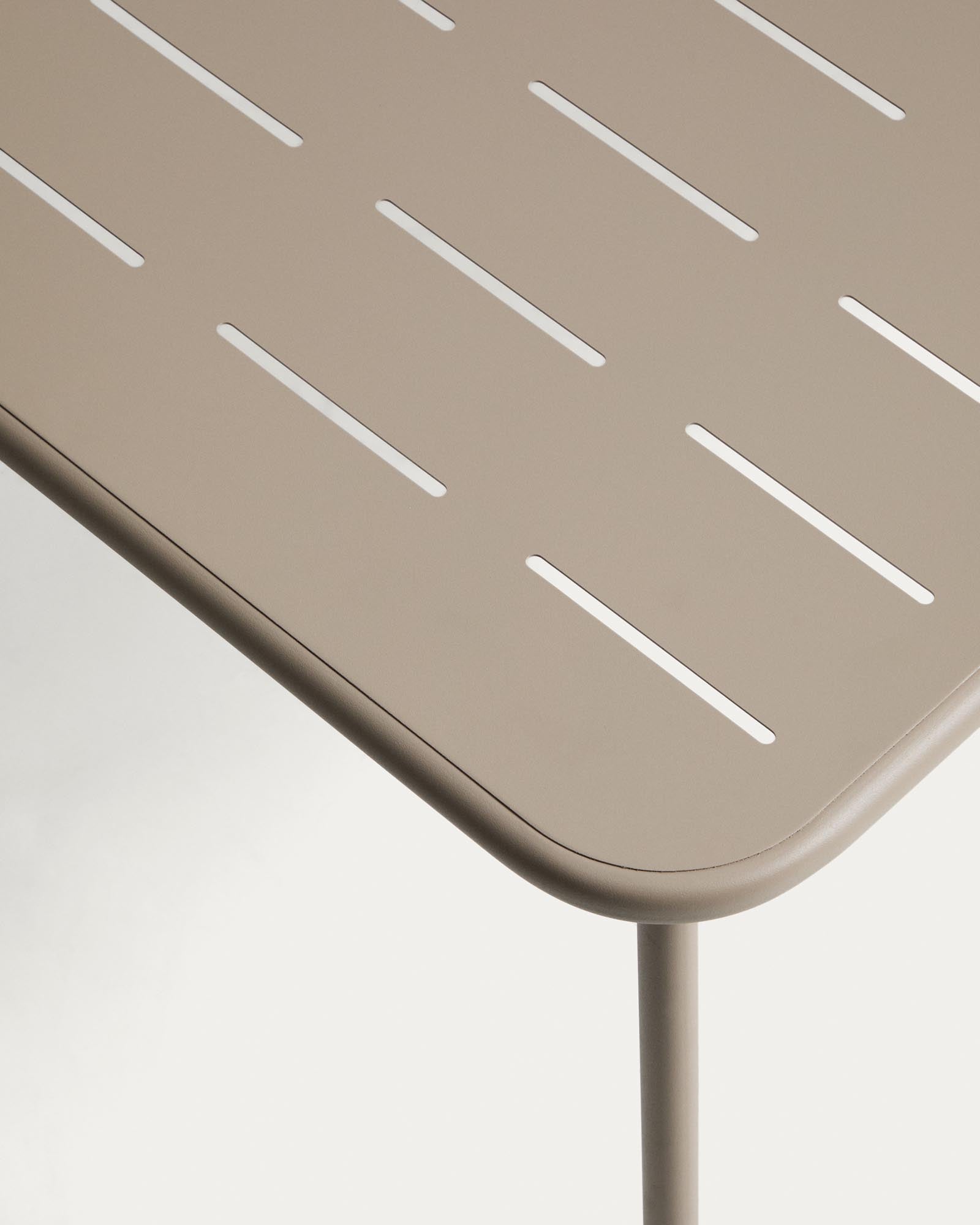 Moderner Outdoor-Tisch Zivia in elegantem Taupe, gefertigt aus langlebigem verzinktem Stahl, ideal für Garten und Terrasse, Maße 90 x 50 cm.