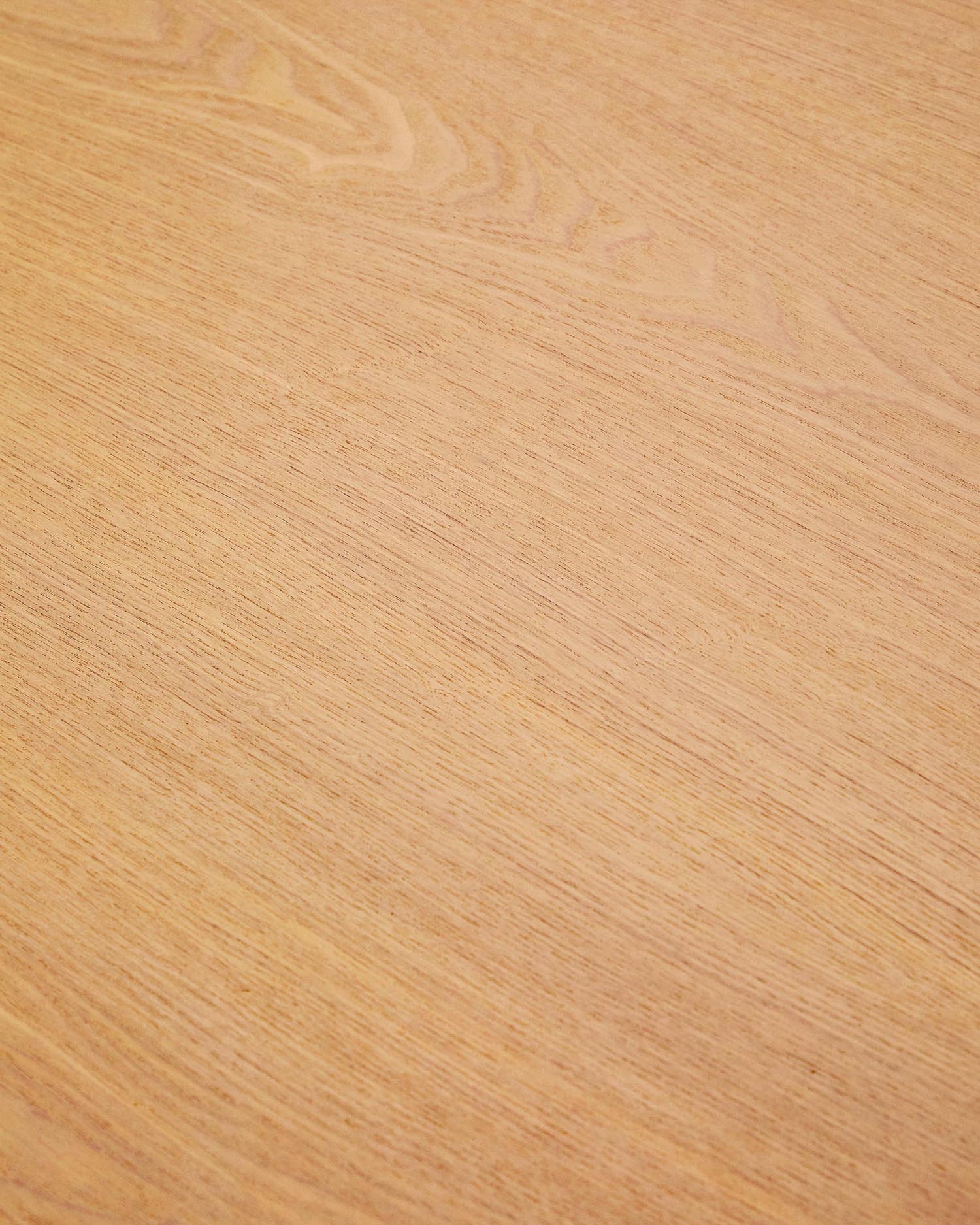 Eleganter runder Tisch Indara von Kave Home, Ø 100 cm, aus robustem Eschefurnier und stabilem Kautschukholz, perfekt für gesellige Essmomente.