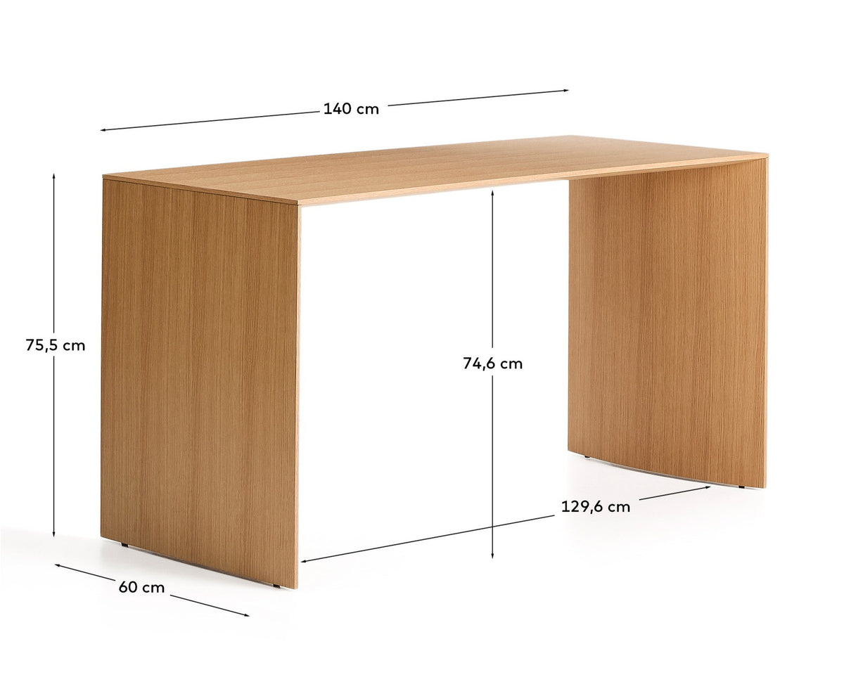Arbeitstisch Litto aus Eichenfurnier FSC Mix Credit 140 x 60 cm in Hellbraun präsentiert im Onlineshop von KAQTU Design AG. Schreibtisch ist von Kave Home