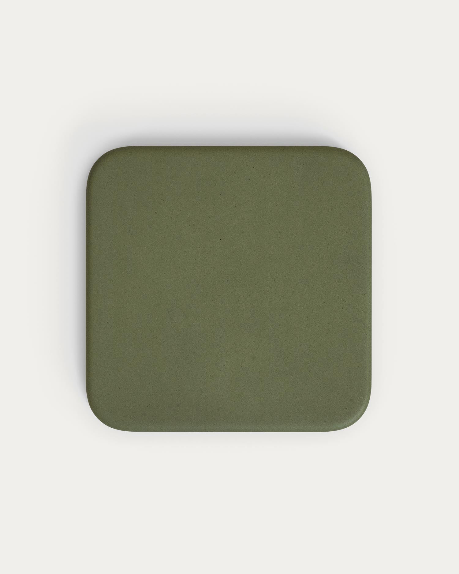 Erleben Sie den eleganten Outdoor-Tisch Esilda von Kave Home: grüne Zementplatte und stabiler Stahlfuß – perfekt für Garten und Terrasse!