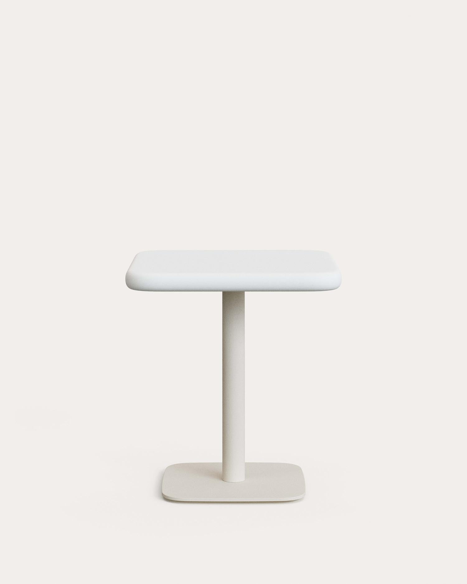 Outdoor-Tisch Dina mit weisser Zementplatte 70 x 70 cm und weissem Stahlfuss 48 x 48 x 72 cm in Weiss präsentiert im Onlineshop von KAQTU Design AG. Gartentisch ist von Kave Home