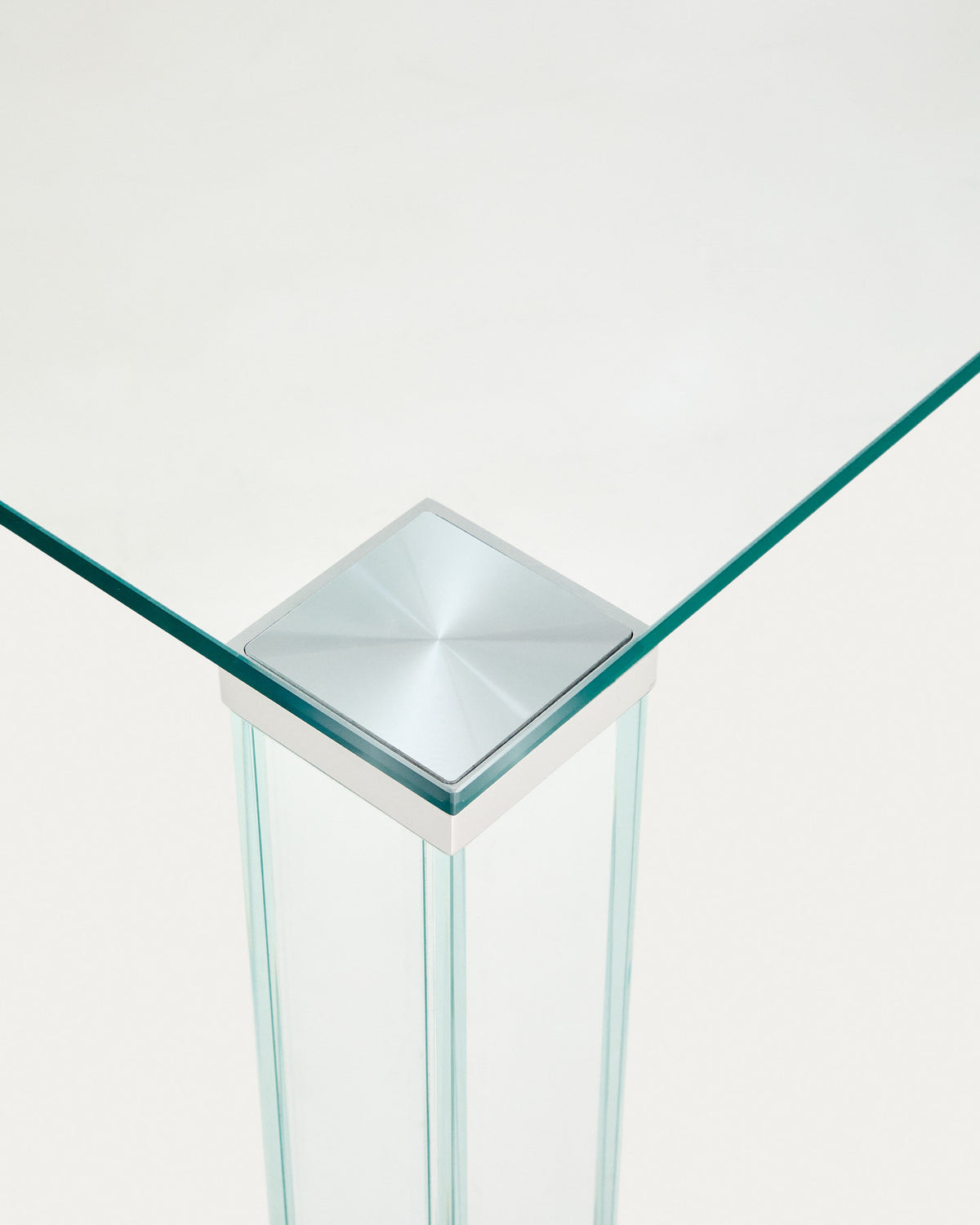 Tisch Adularia aus durchsichtigem Einscheiben-Sicherheitsglas, 160 x 90 cm in Transparent präsentiert im Onlineshop von KAQTU Design AG. Esstisch ist von Kave Home
