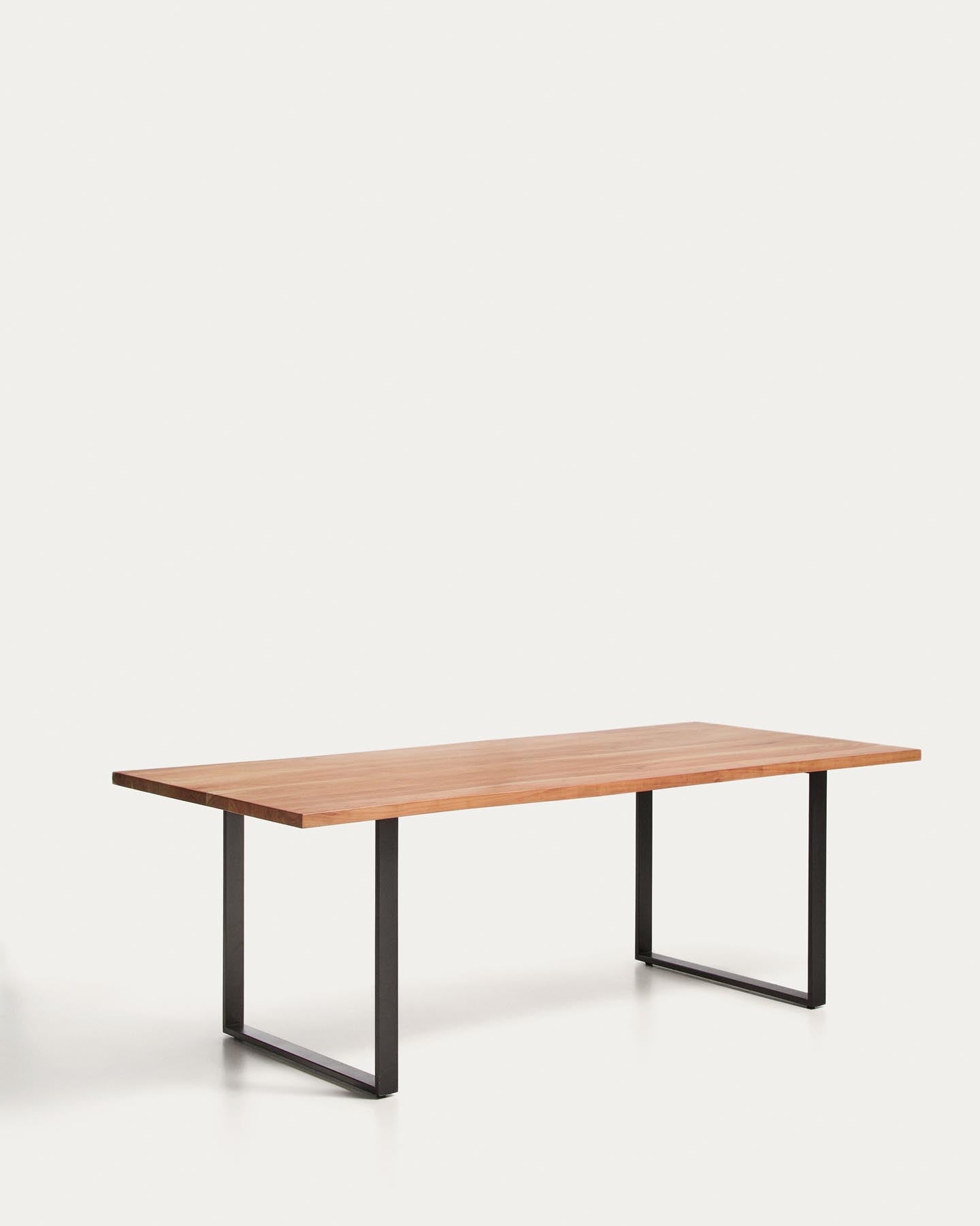 Tisch Uxue aus massivem Akazienholz mit Beinen aus schwarzem Stahl 220 x 100 cm in Natur präsentiert im Onlineshop von KAQTU Design AG. Esstisch ist von Kave Home