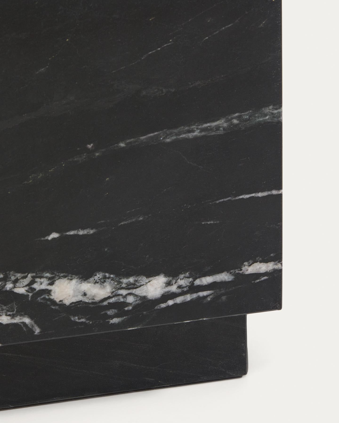 Beistelltisch Sorein aus schwarzem Marmor, 40 x 40 cm in Schwarz präsentiert im Onlineshop von KAQTU Design AG. Beistelltisch ist von Kave Home