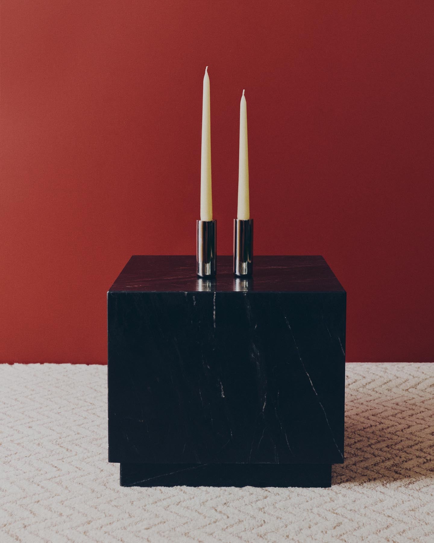 Beistelltisch Sorein aus schwarzem Marmor, 40 x 40 cm in Schwarz präsentiert im Onlineshop von KAQTU Design AG. Beistelltisch ist von Kave Home