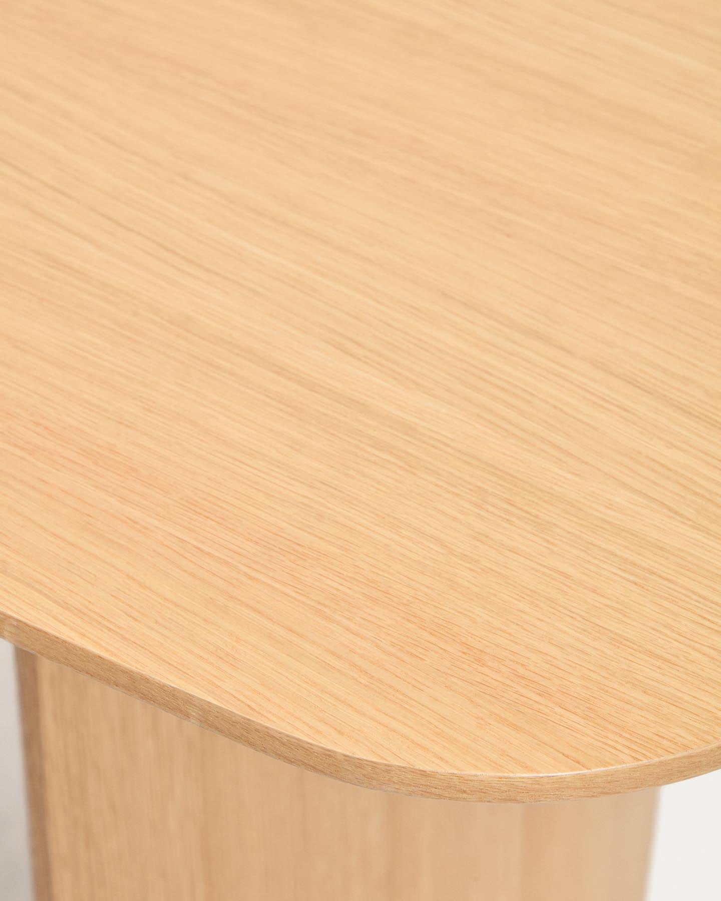 Litto Tisch aus Eichenfurnier 160 x 90 cm in Braun präsentiert im Onlineshop von KAQTU Design AG. Esstisch ist von Kave Home