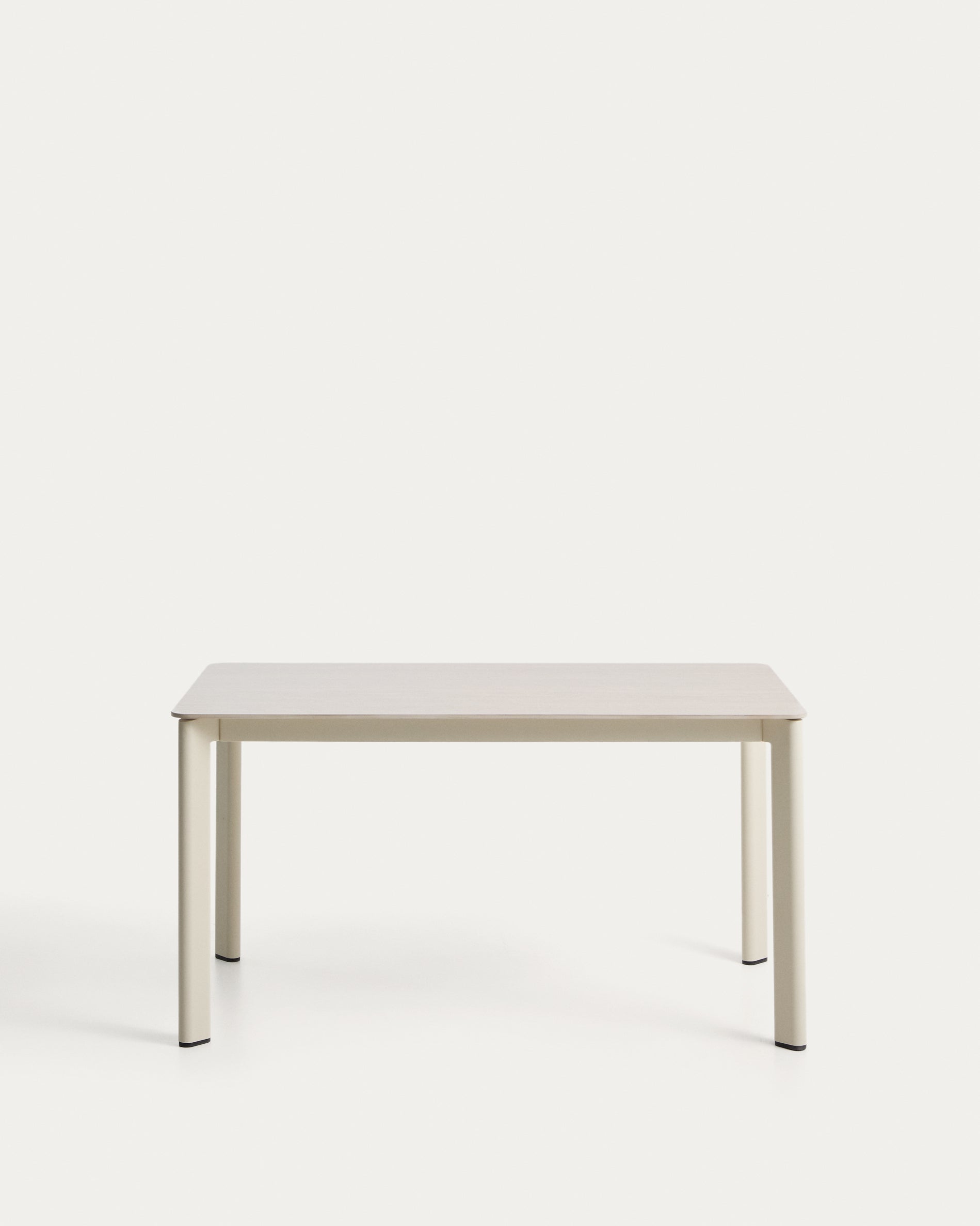 Tisch Anafi mit Tischplatte aus gesintertem Stein in Beige, 140 x 80 cm in Beige präsentiert im Onlineshop von KAQTU Design AG. Gartentisch ist von Kave Home