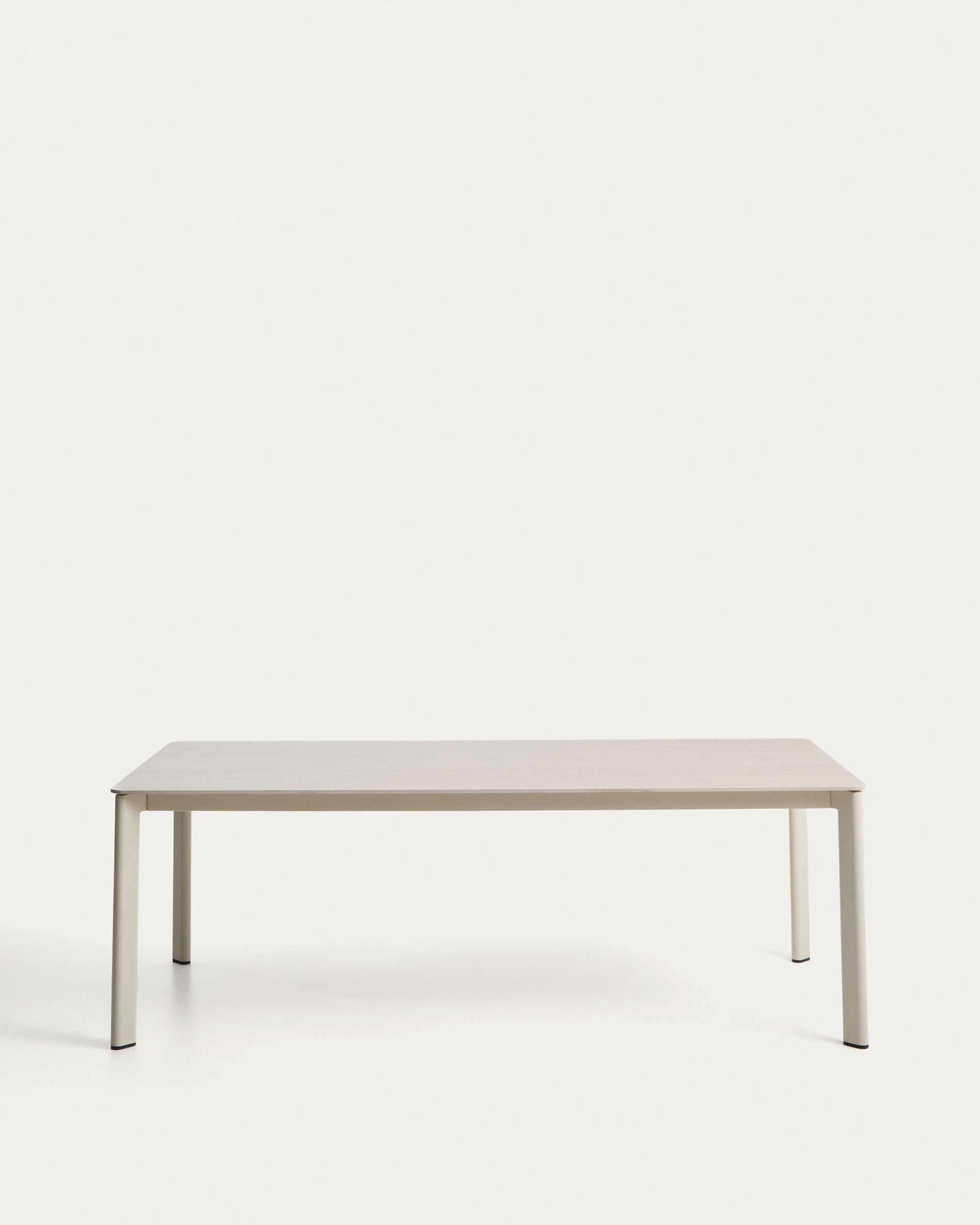 Tisch Anafi mit Tischplatte aus gesintertem Stein in Beige, 220 x 100 cm in Beige präsentiert im Onlineshop von KAQTU Design AG. Gartentisch ist von Kave Home