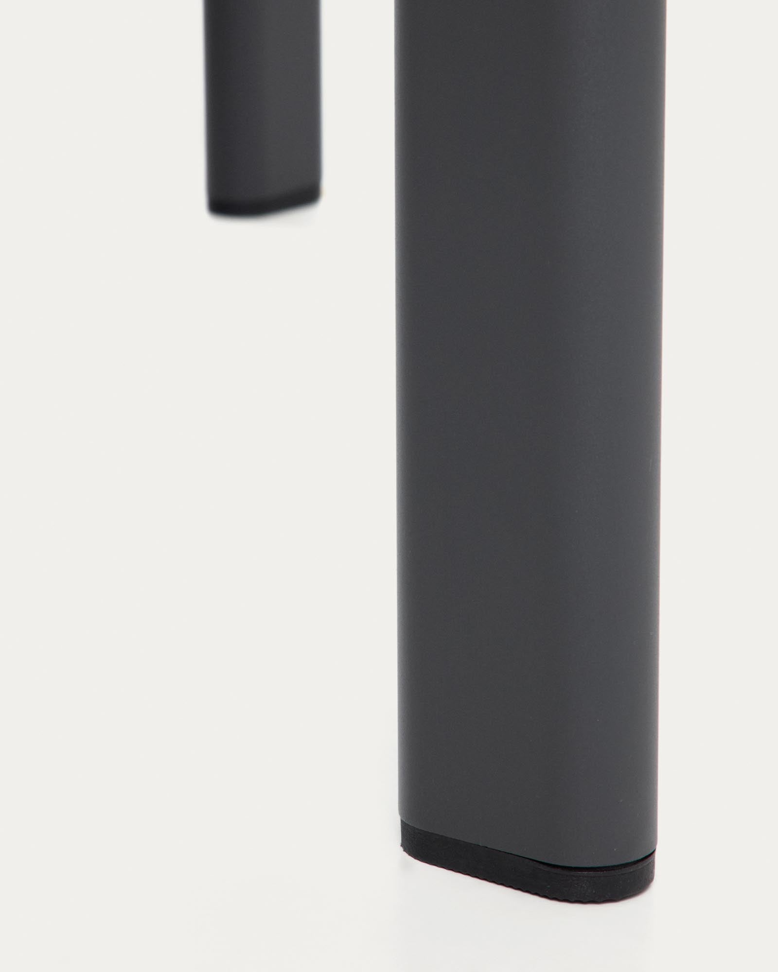 Eleganter Gartentisch Anafi in Graphit, gefertigt aus robustem gesintertem Stein und Aluminium, ideal für stilvolle Outdoor-Bereiche.