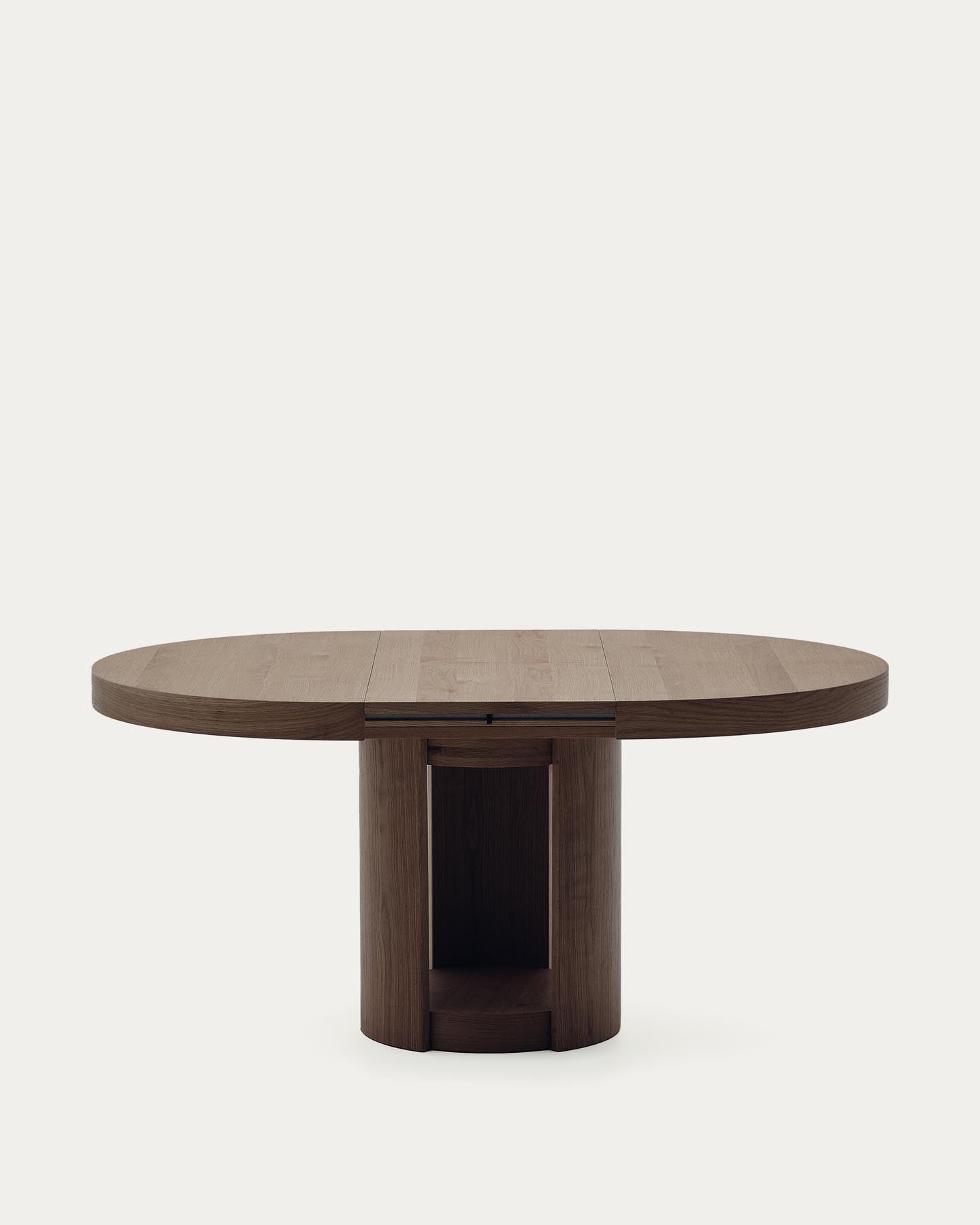 Artis ausziehbarer runder Tisch aus Massivholz und Eichenfurnier mit Walnuss-Finish, FSC 100%, 120 (170) x 80 cm in Dunkelbraun präsentiert im Onlineshop von KAQTU Design AG. Esstisch ist von Kave Home