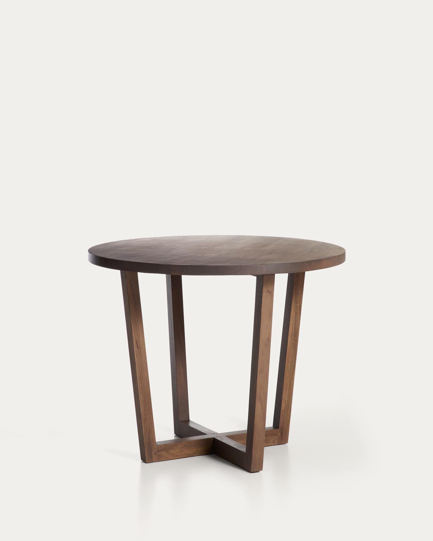 Runder Tisch Nahla aus massivem Mangoholz mit Nussbaumfinish, Ø 90 cm, FSC 100 % in Dunkelbraun präsentiert im Onlineshop von KAQTU Design AG. Esstisch ist von Kave Home