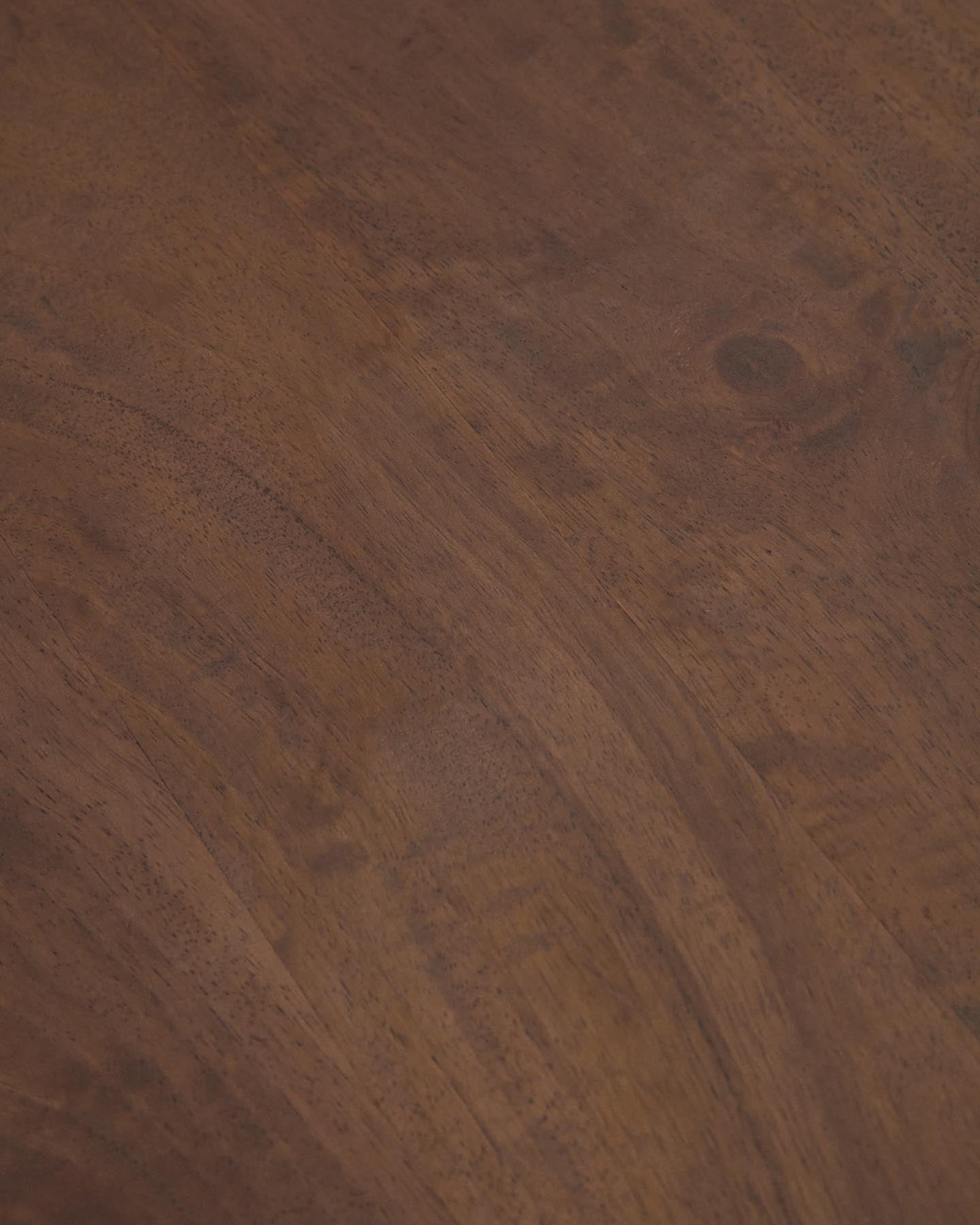 Runder Tisch Nahla aus massivem Mangoholz mit Nussbaumfinish, Ø 120 cm, FSC 100 % in Dunkelbraun präsentiert im Onlineshop von KAQTU Design AG. Esstisch ist von Kave Home