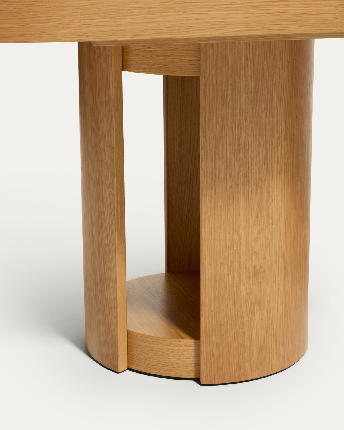 Artis ausziehbarer ovaler Tisch aus Massivholz und Eichenfurnier mit natürlichem Finish, FSC 100%, 240 (290) x 110 cm in Natur präsentiert im Onlineshop von KAQTU Design AG. Esstisch ist von Kave Home