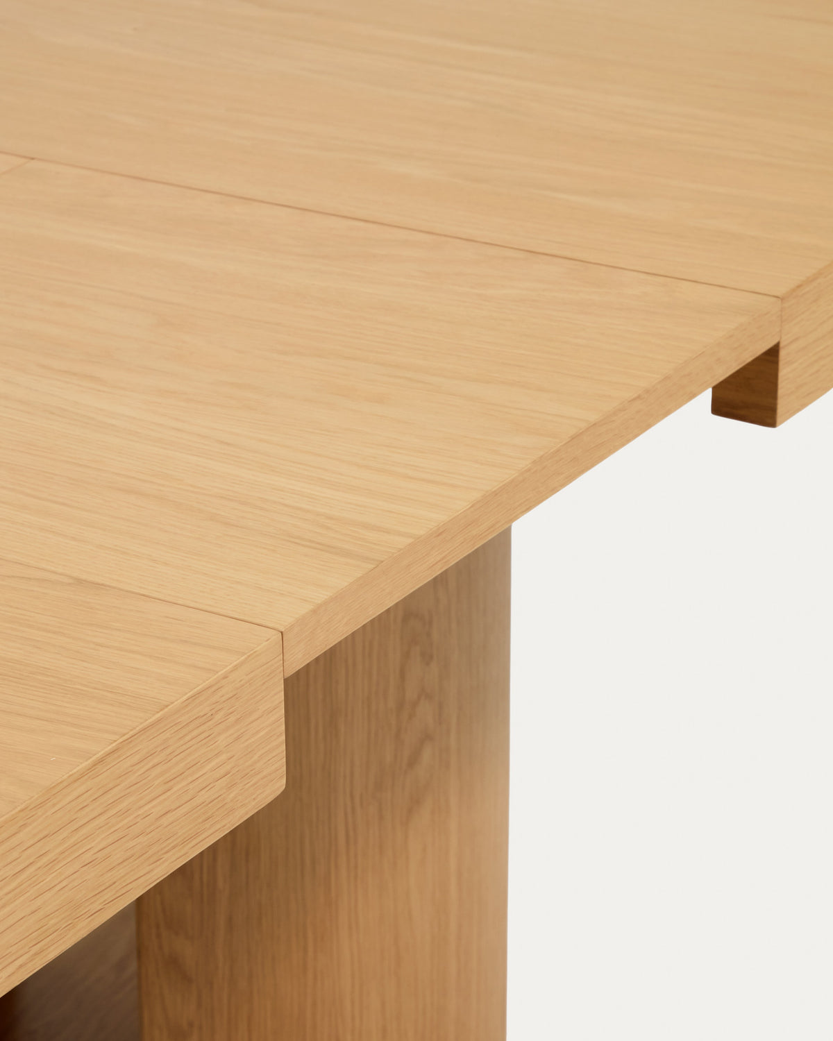 Artis ausziehbarer ovaler Tisch aus Massivholz und Eichenfurnier mit natürlichem Finish, FSC 100%, 240 (290) x 110 cm in Natur präsentiert im Onlineshop von KAQTU Design AG. Esstisch ist von Kave Home