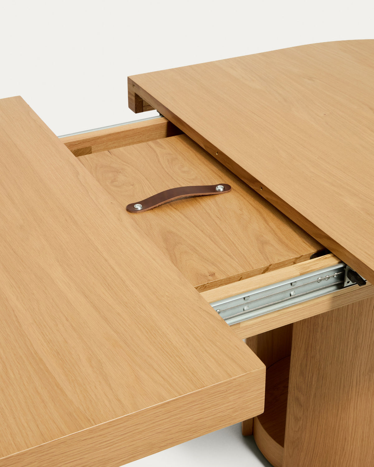Artis ausziehbarer ovaler Tisch aus Massivholz und Eichenfurnier mit natürlichem Finish, FSC 100%, 240 (290) x 110 cm in Natur präsentiert im Onlineshop von KAQTU Design AG. Esstisch ist von Kave Home