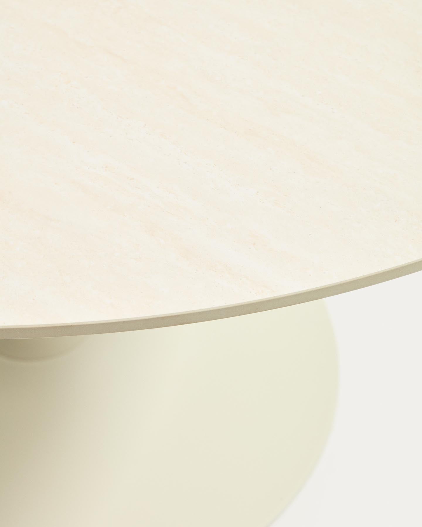 Runder Tisch Vedira aus ecrufarbener Keramik und beigem Stahl Ø 90 cm in Beige präsentiert im Onlineshop von KAQTU Design AG. Esstisch ist von Kave Home