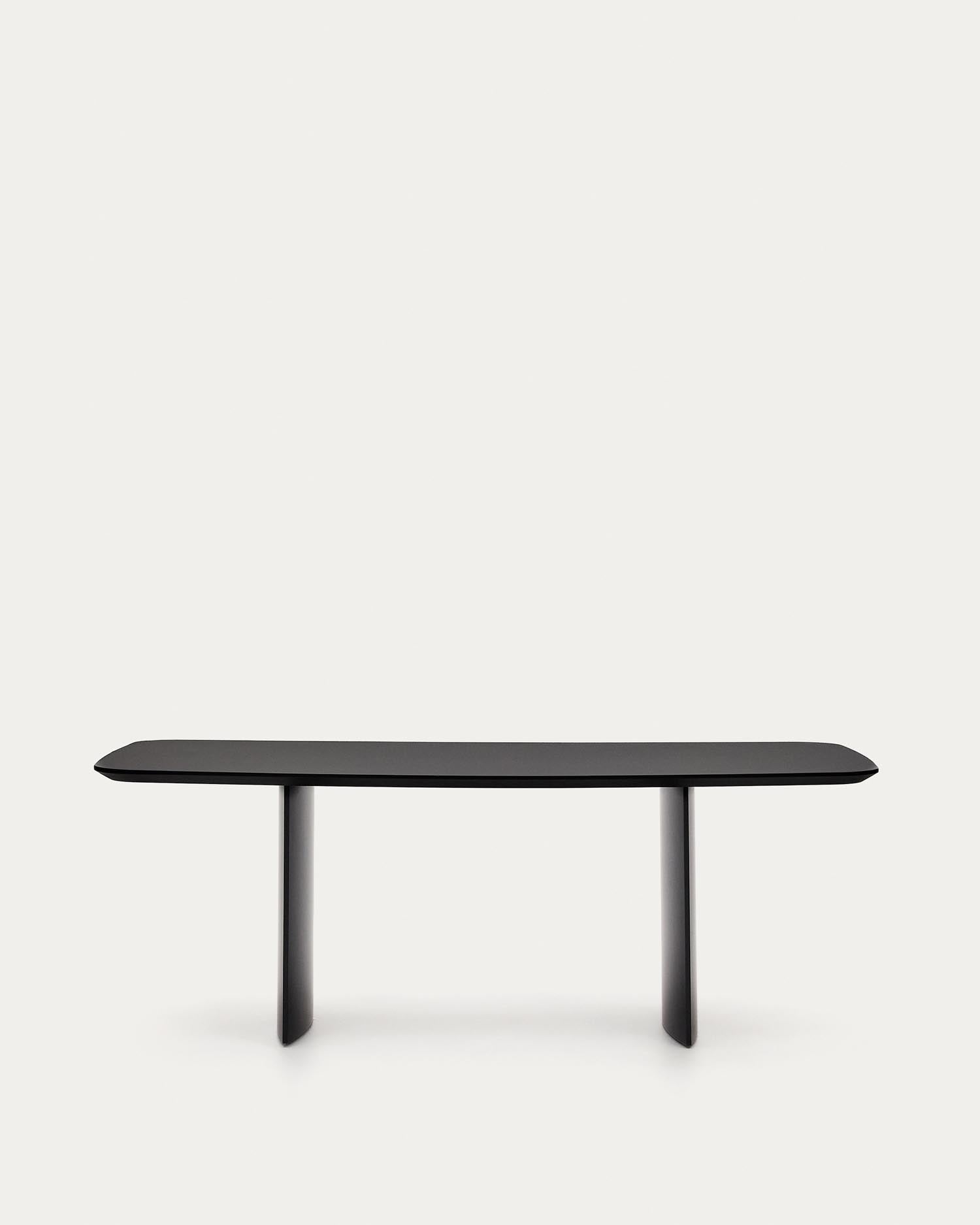 Eleganter Esstisch Litto von Kave Home, 200 x 100 cm, aus robustem schwarz lackiertem MDF. Ideal für gesellige Abende und stilvolle Einrichtung.