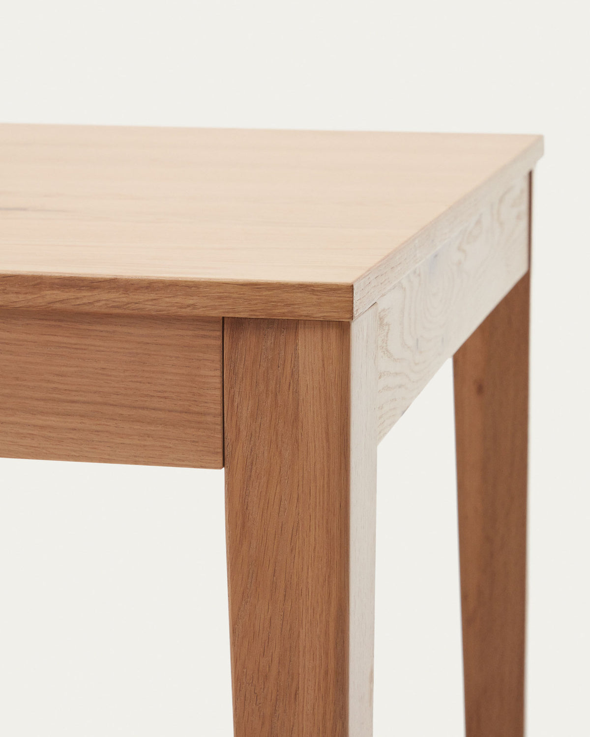 Yain Ausziehtisch aus Eichenfurnier und massiver Eiche 160 (220) x 80 cm in Natur präsentiert im Onlineshop von KAQTU Design AG. Esstisch ist von Kave Home
