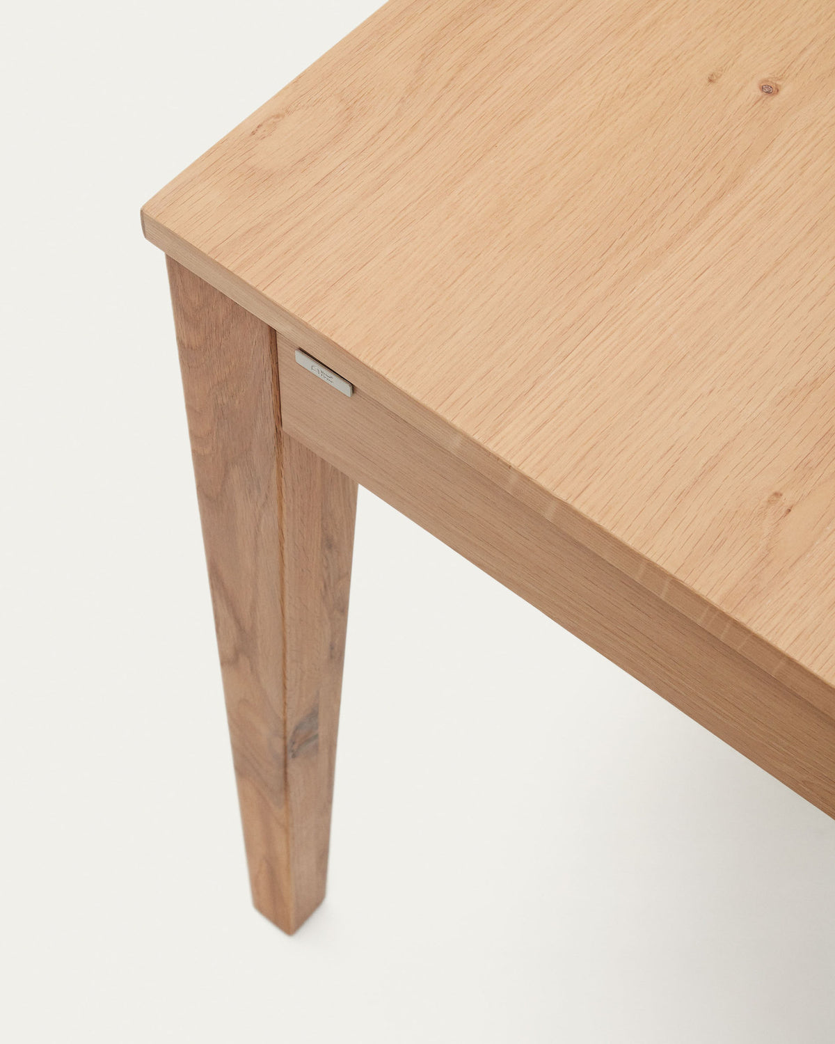 Yain Ausziehtisch aus Eichenfurnier und massiver Eiche 160 (220) x 80 cm in Natur präsentiert im Onlineshop von KAQTU Design AG. Esstisch ist von Kave Home