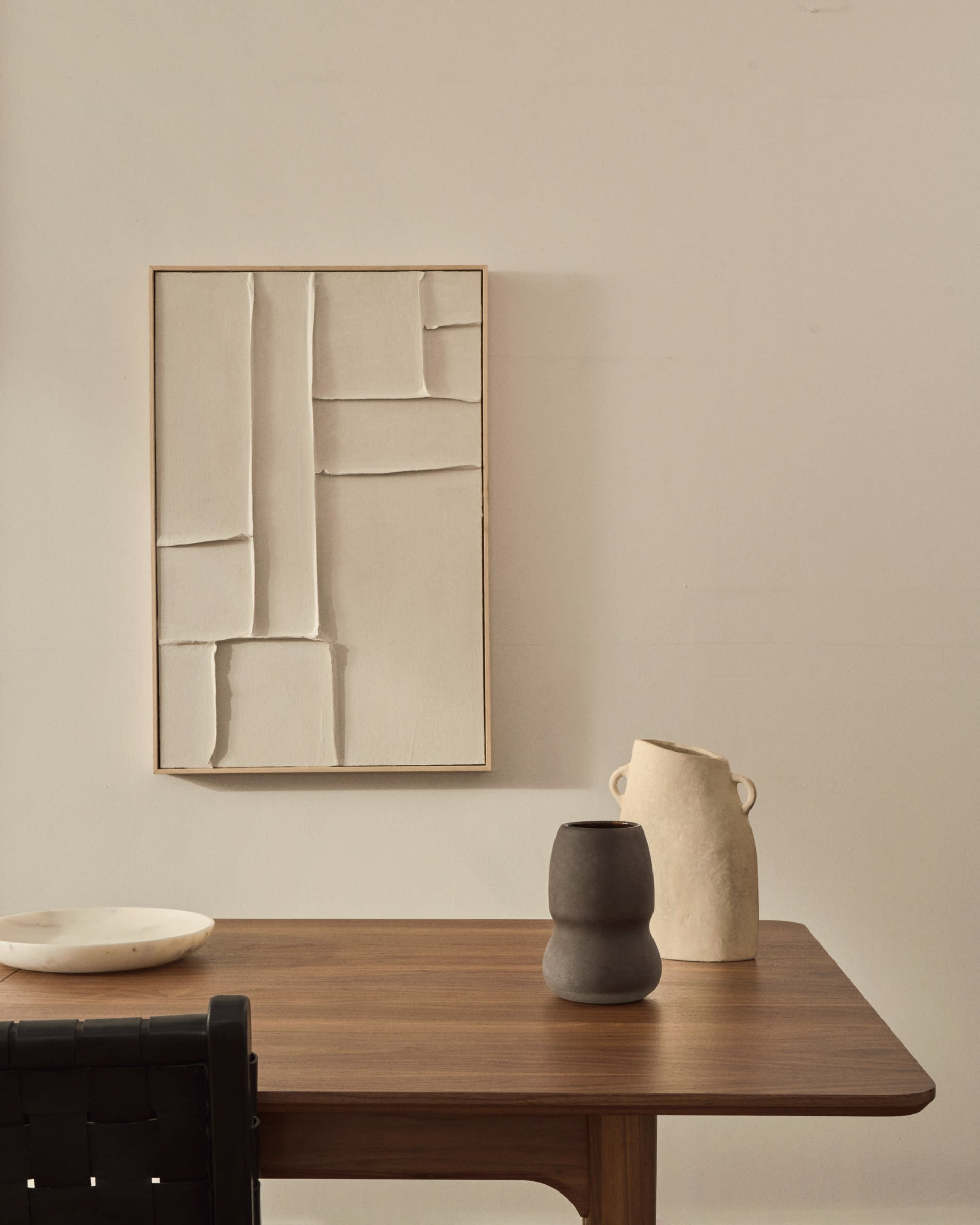 Eleganter ausziehbarer Tisch aus Nussbaumholz, 200-260 cm, FSC-zertifiziert, ideal für moderne Wohn- und Essbereiche.