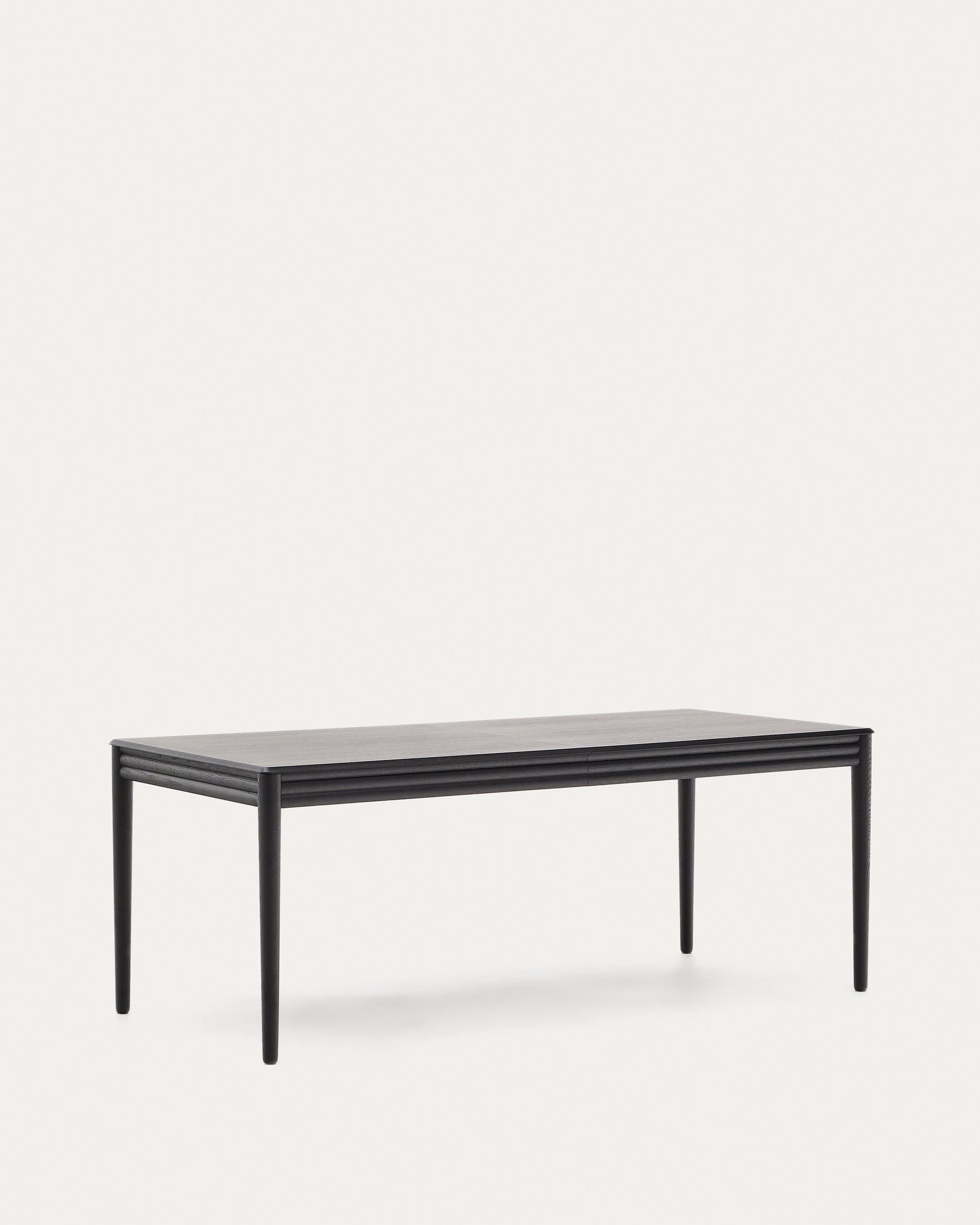 Eleganter ausziehbarer Tisch Lenon aus Eichenfurnier und Massivholz, schwarz, 200-280x90cm, FSC-zertifiziert, von Kave Home.