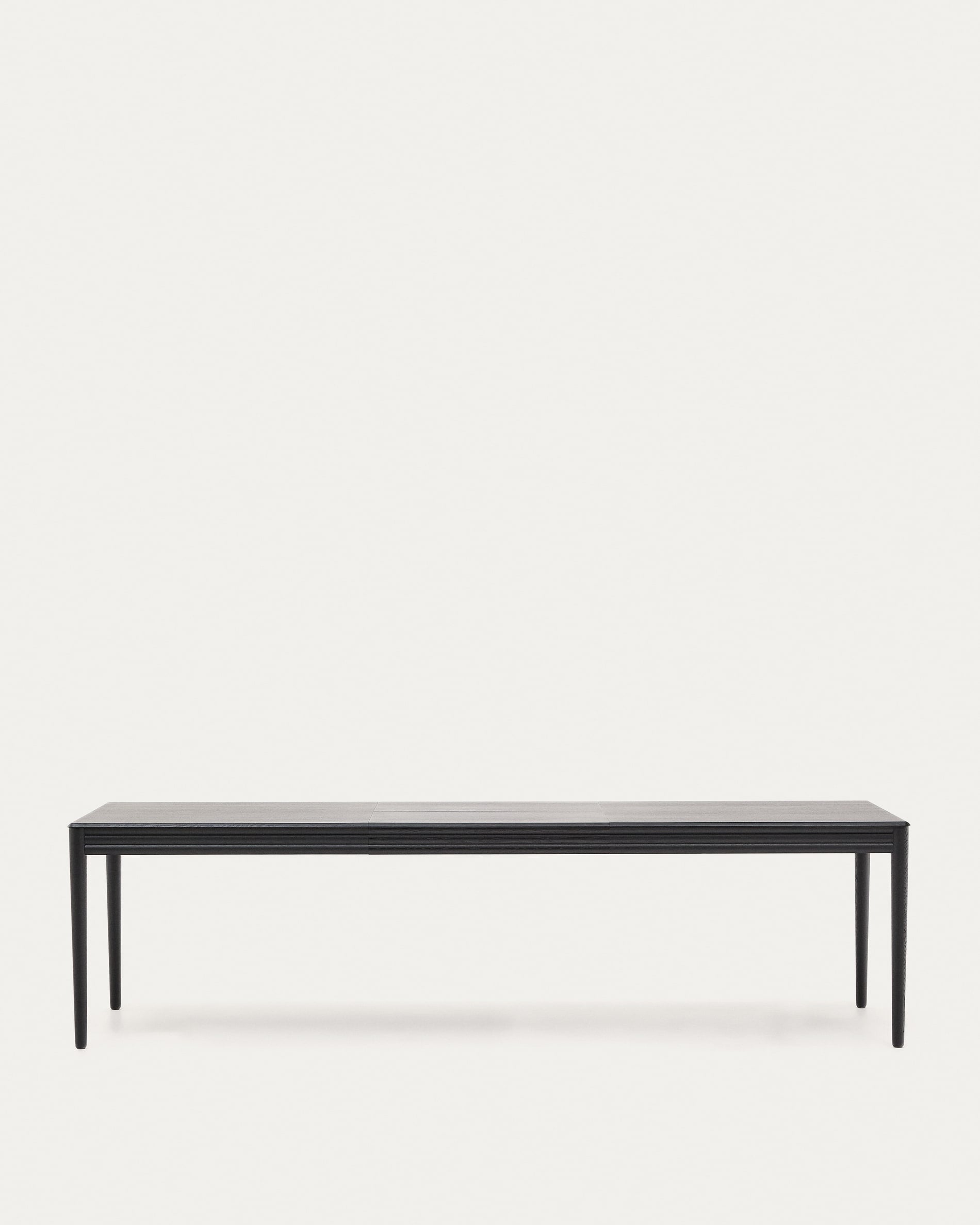 Moderner ausziehbarer Tisch Lenon, Eichenfurnier und Massivholz, schwarz, 200-280x90cm, FSC Mix Credit, von Kave Home.