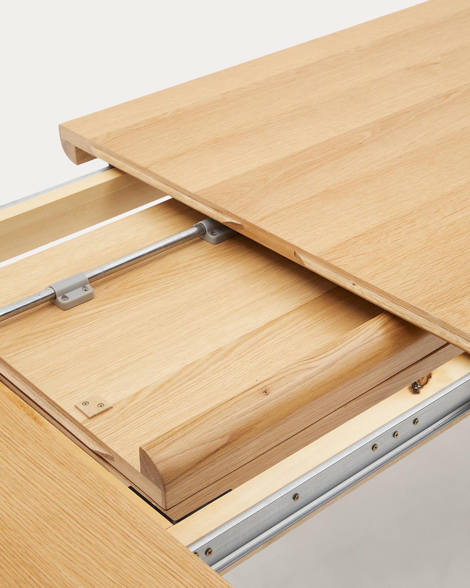 Jondal Ausziehtisch von Kave Home: Hochwertiger Tisch aus Massivholz und Eichenfurnier, 200-280 cm, nachhaltig, modern und funktional für jedes Zuhause.