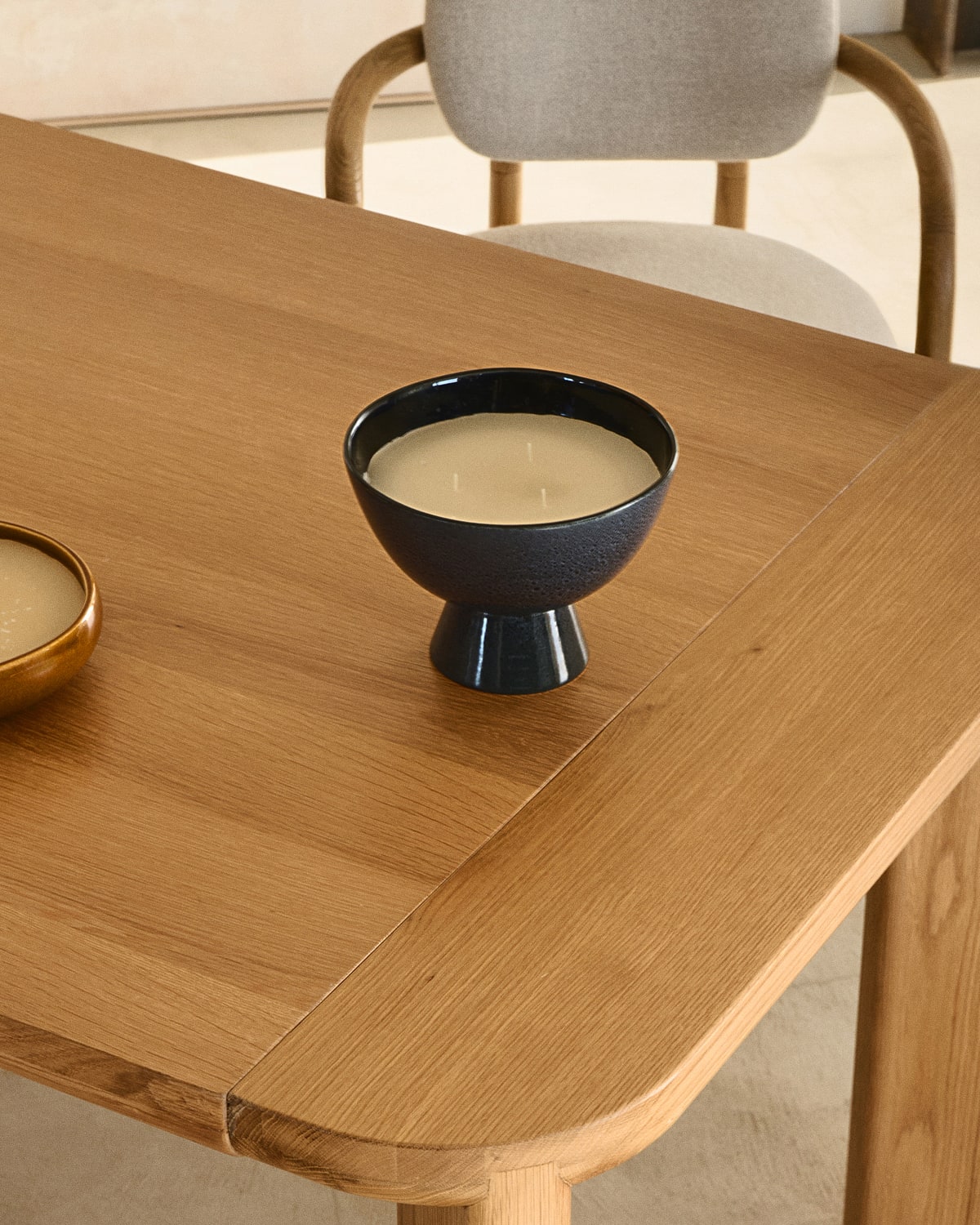 Eleganter Jondal Ausziehtisch aus FSC-zertifiziertem Eichenholz, erweiterbar von 240 auf 320 cm, perfekt für geräumige Essbereiche.