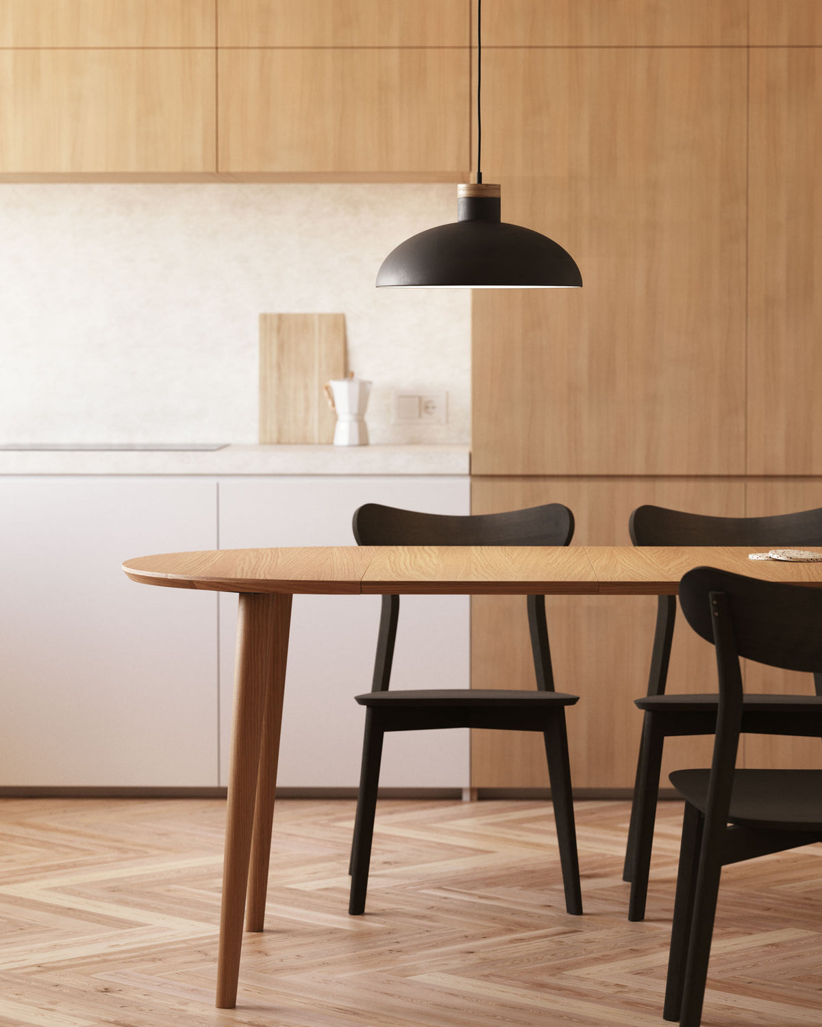 Runder Ausziehtisch Oqui MDF mit Eichenfurnier und Beinen aus Massivholz 90 (170) x 90 cm in Natur präsentiert im Onlineshop von KAQTU Design AG. Esstisch ist von Kave Home