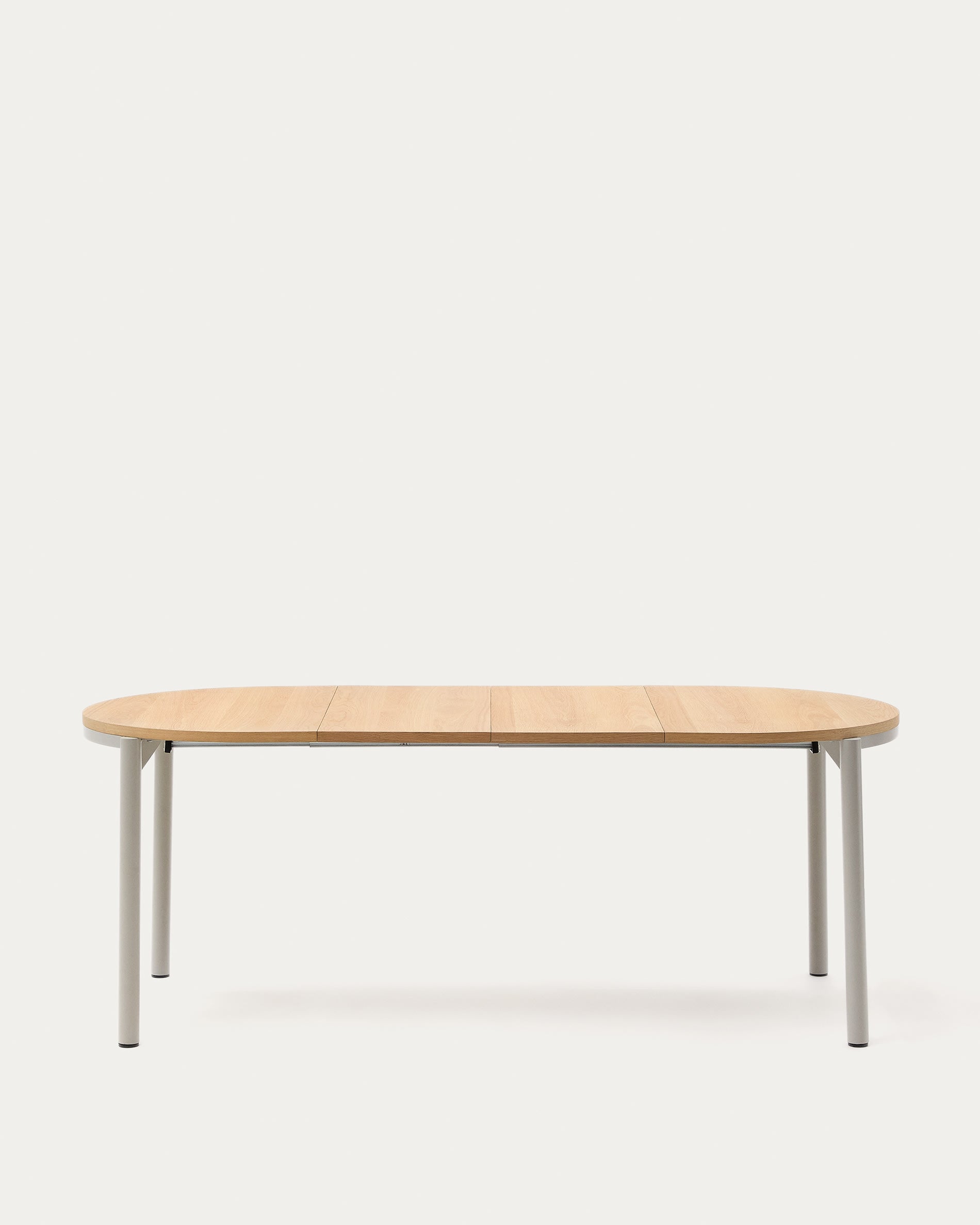 Eleganter Montuiri Ausziehtisch von Kave Home, Eichenfurnier und graue Stahlbeine, flexibel von 120 auf 200 cm erweiterbar, perfekt für gesellige Anlässe.