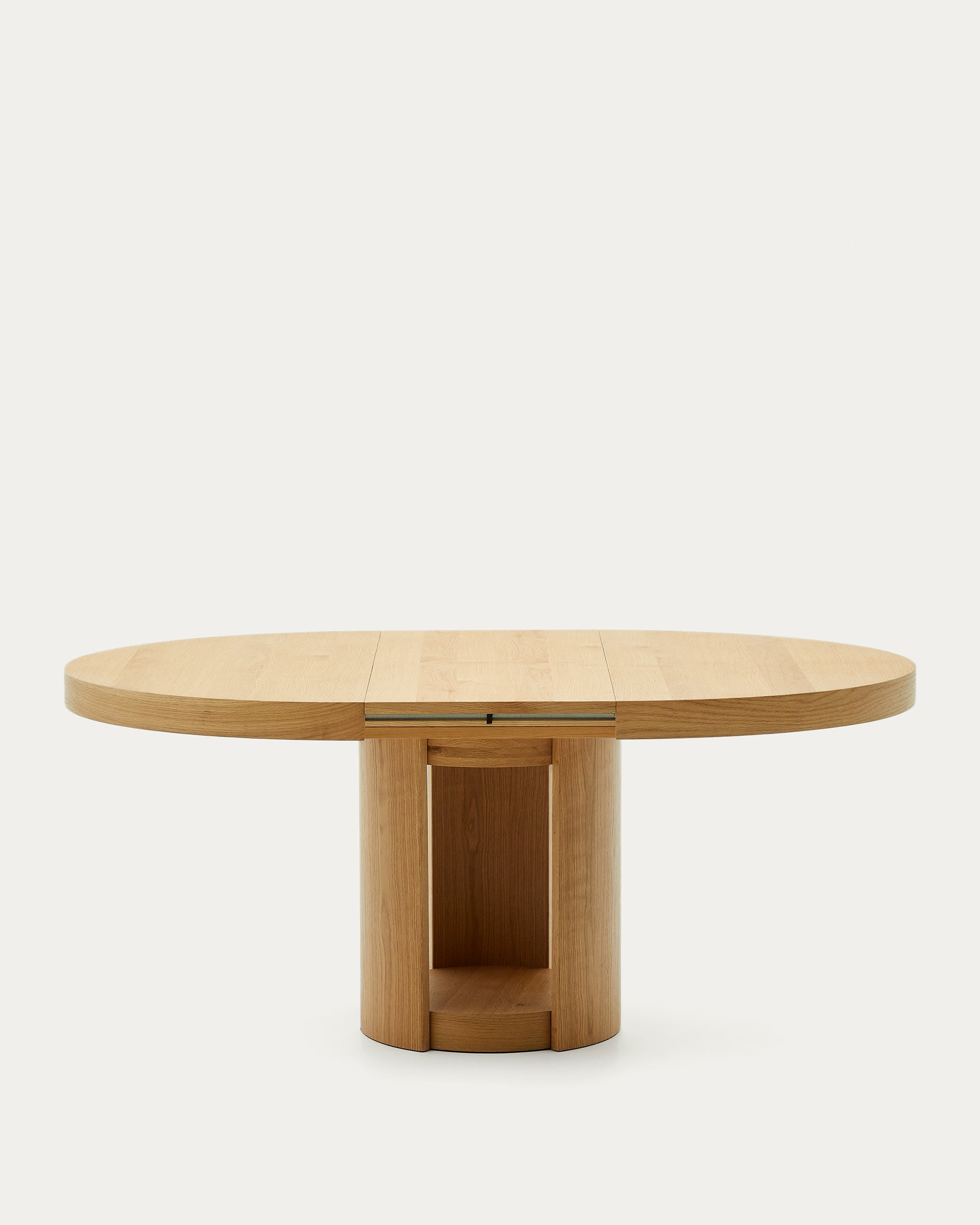 Eleganter runder Artis Tisch aus FSC-zertifiziertem Holz, ausziehbar von 150 auf 200 cm, nachhaltig und hochwertig.