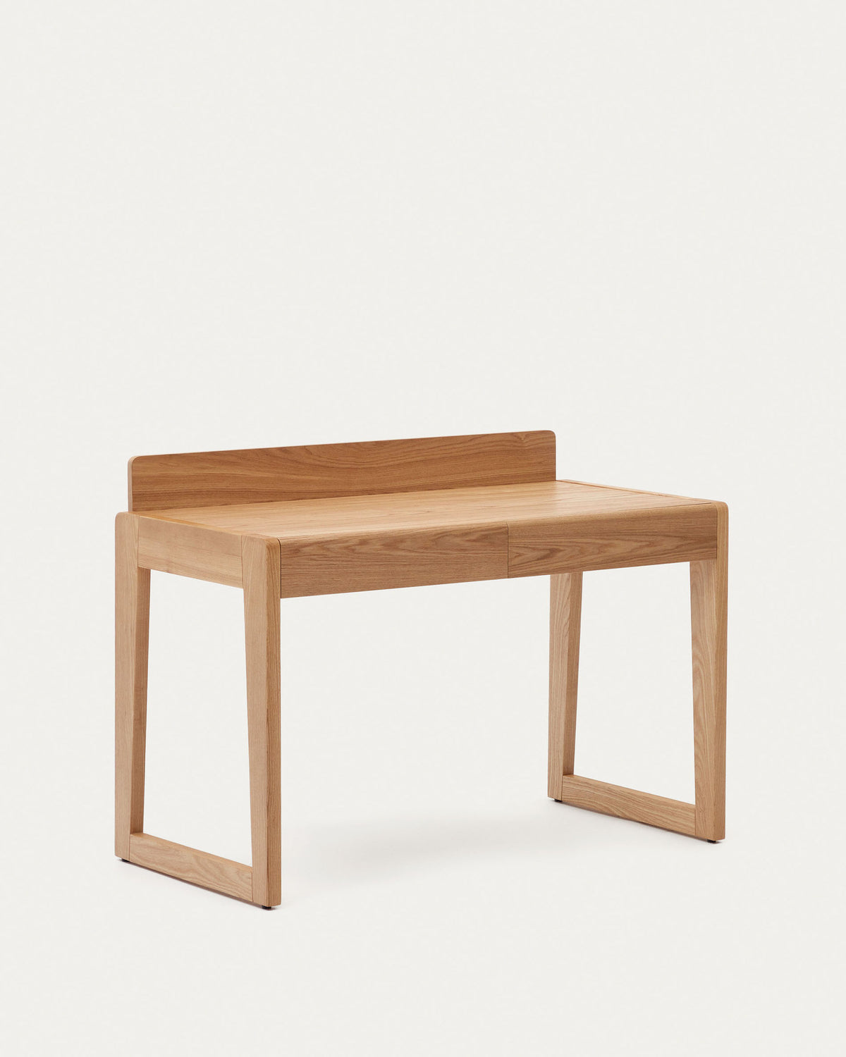 Arandu Tisch aus Eschenfurnier und massiver Esche 120 x 60 cm in Natur präsentiert im Onlineshop von KAQTU Design AG. Schreibtisch ist von Kave Home