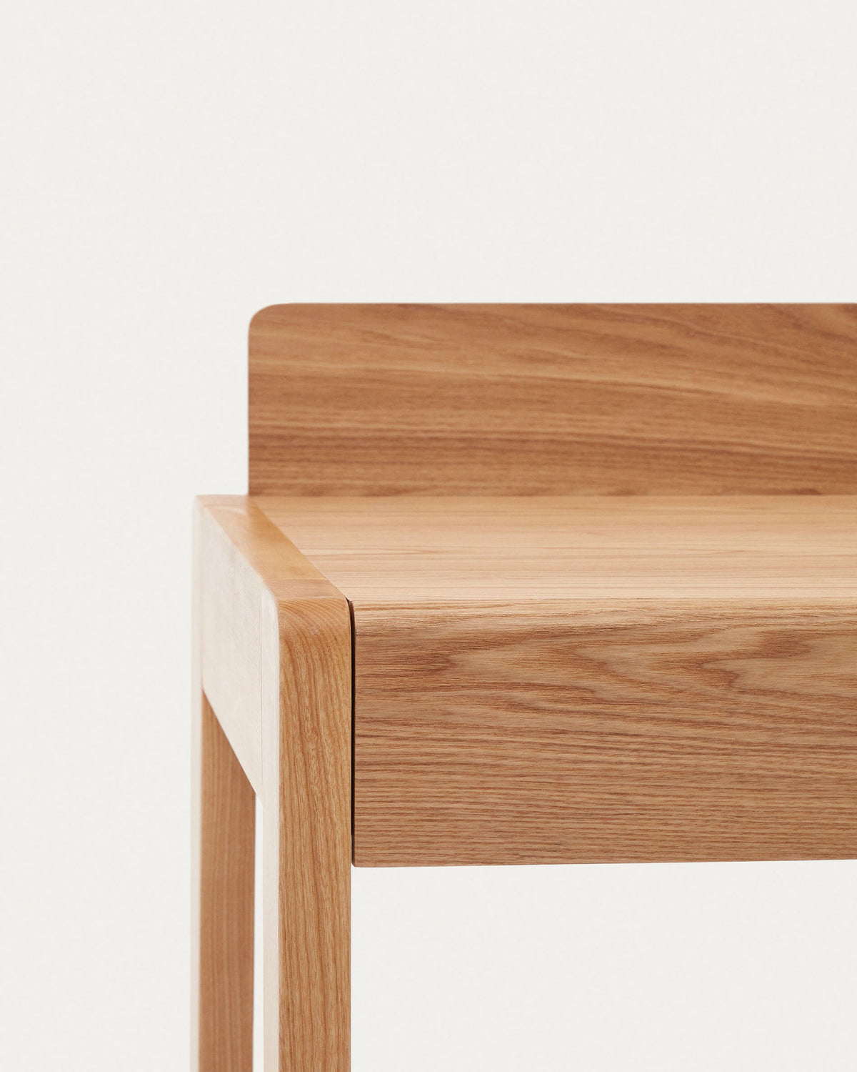 Arandu Tisch aus Eschenfurnier und massiver Esche 120 x 60 cm in Natur präsentiert im Onlineshop von KAQTU Design AG. Schreibtisch ist von Kave Home