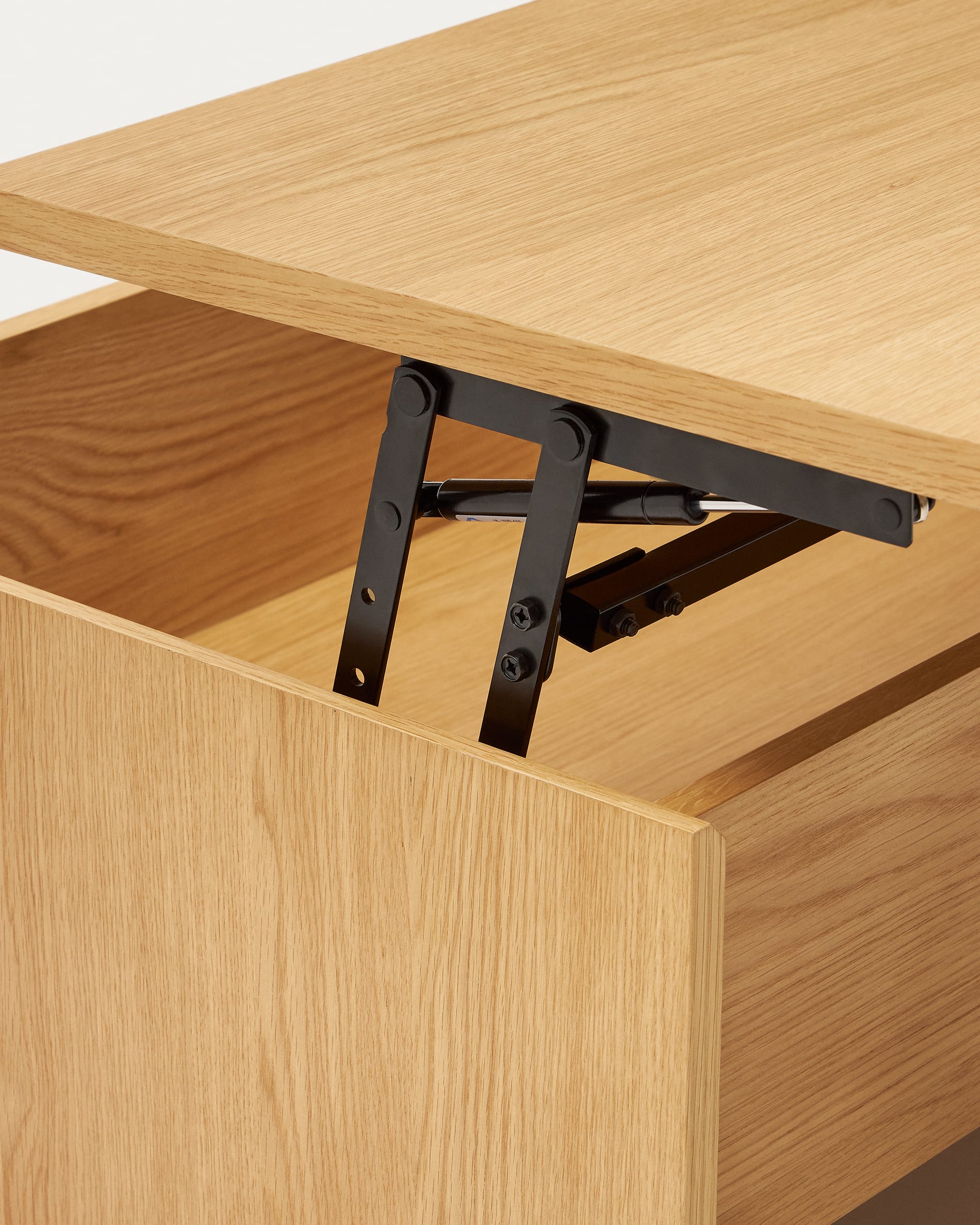 Entdecken Sie den Abilen Couchtisch: Höhenverstellbar, aus FSC-zertifiziertem Eichenfurnier, 110 x 60 cm – ideal für modernes Wohnen und vielseitige Nutzung.