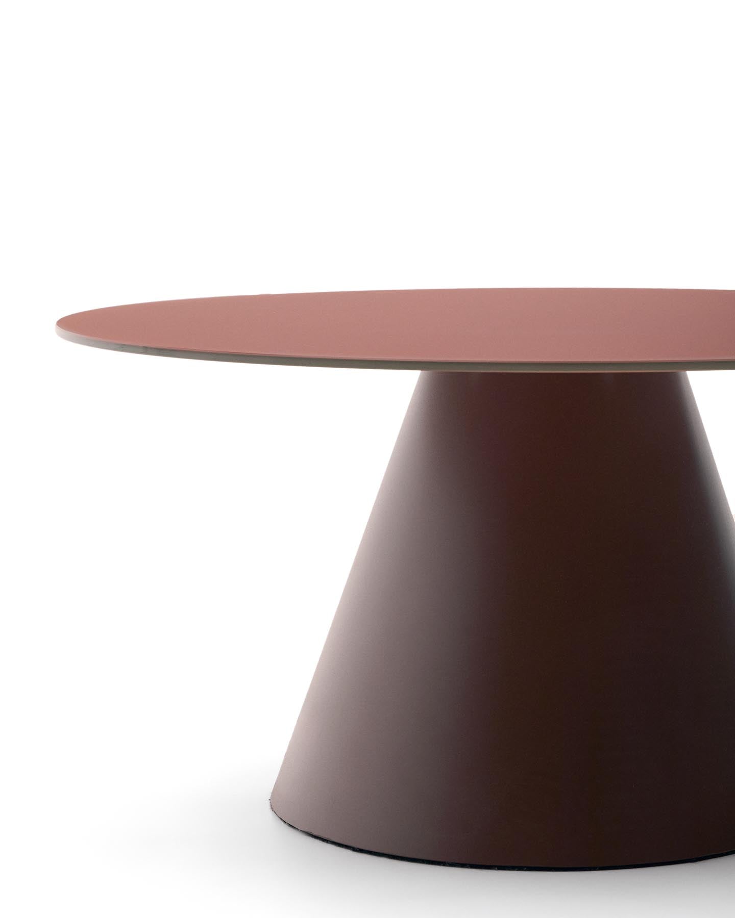 Wilshire Couchtisch aus gehärtetem Milchglas und Stahl matt terracottafarben lackiert Ø80 cm in Terrakotta präsentiert im Onlineshop von KAQTU Design AG. Couchtisch ist von Kave Home