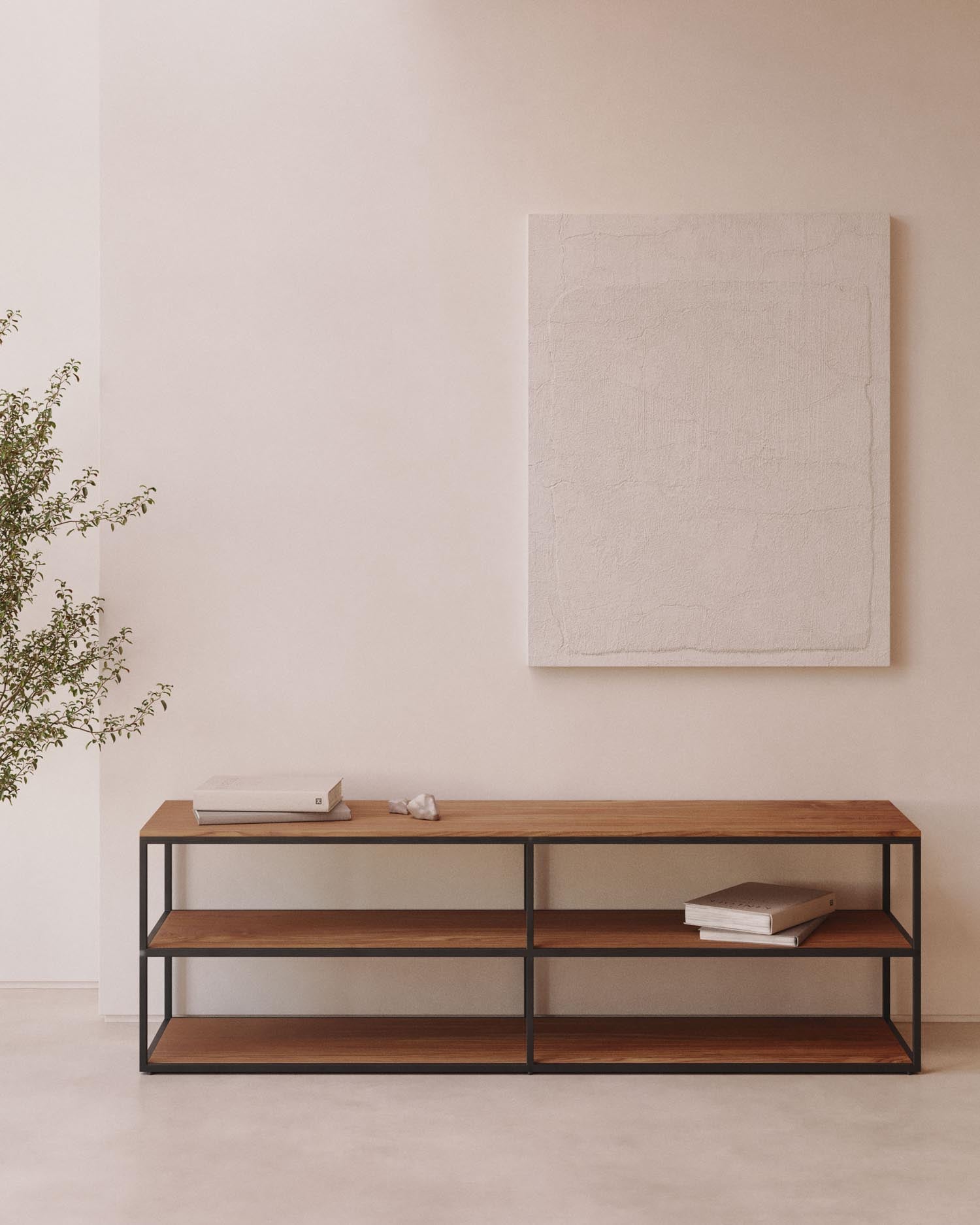 Stilvolles TV-Möbel Yoana von Kave Home: Eichenfurnier und robustes Metallgestell in Weiss, 160 x 40 cm. Perfekt für eleganten Stauraum.