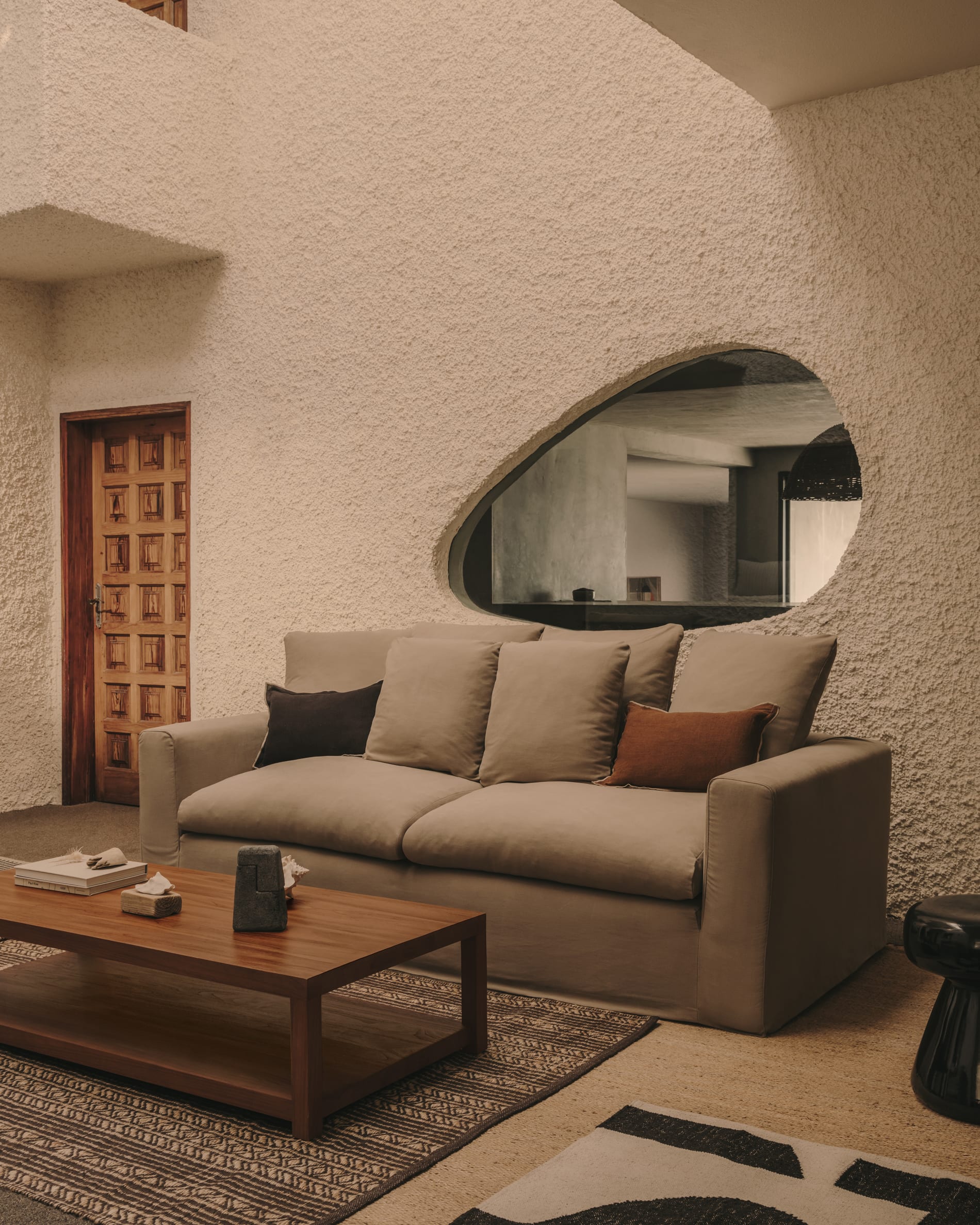 Eleganter Couchtisch Sashi aus massivem Teakholz, 150 x 70 cm, von Kave Home – robust, stilvoll und ideal für Ihr Zuhause.