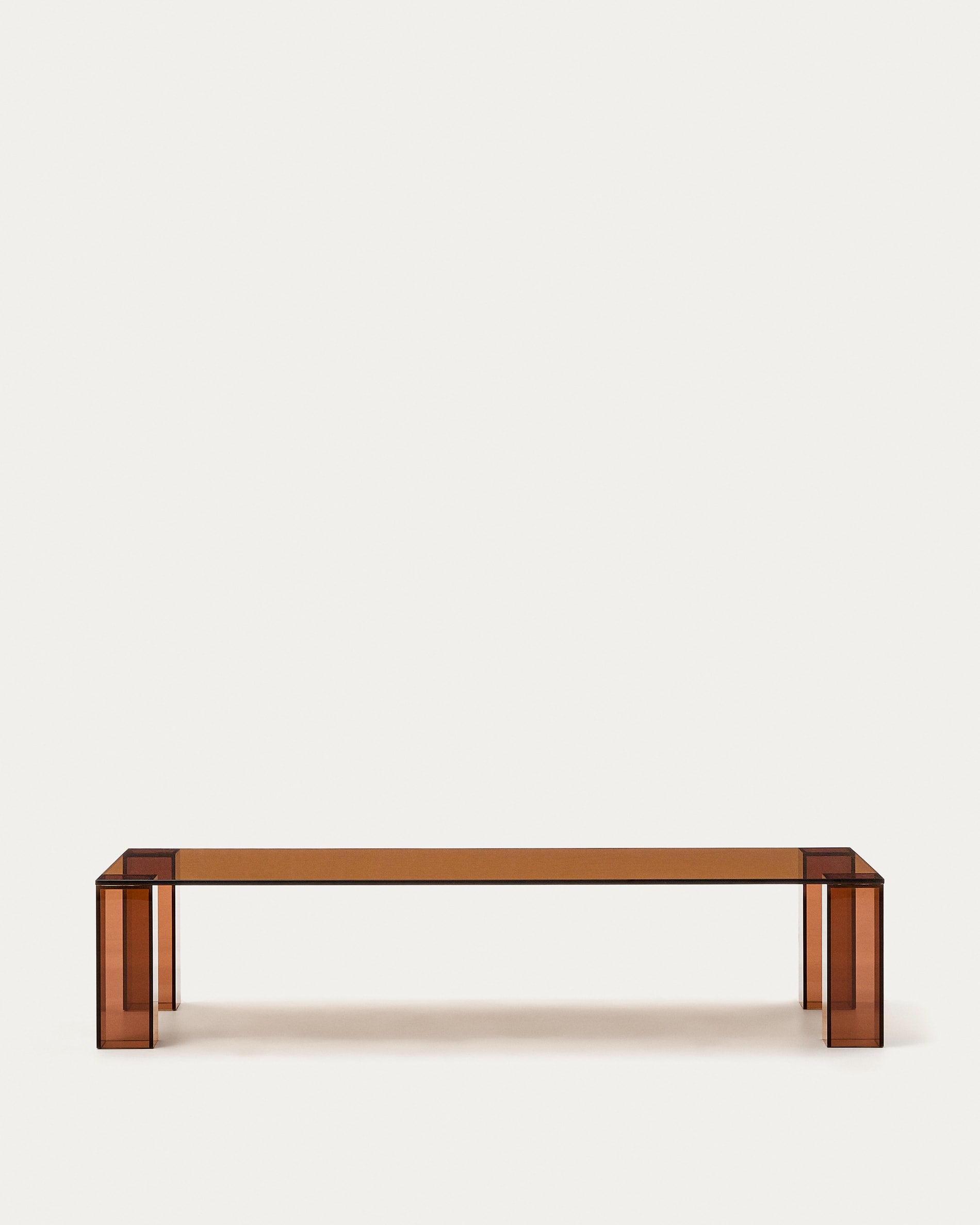 Eleganter, minimalistischer Couchtisch aus braunem Glas, 140x60 cm, ideal für moderne Wohnräume. Robust und stilvoll.