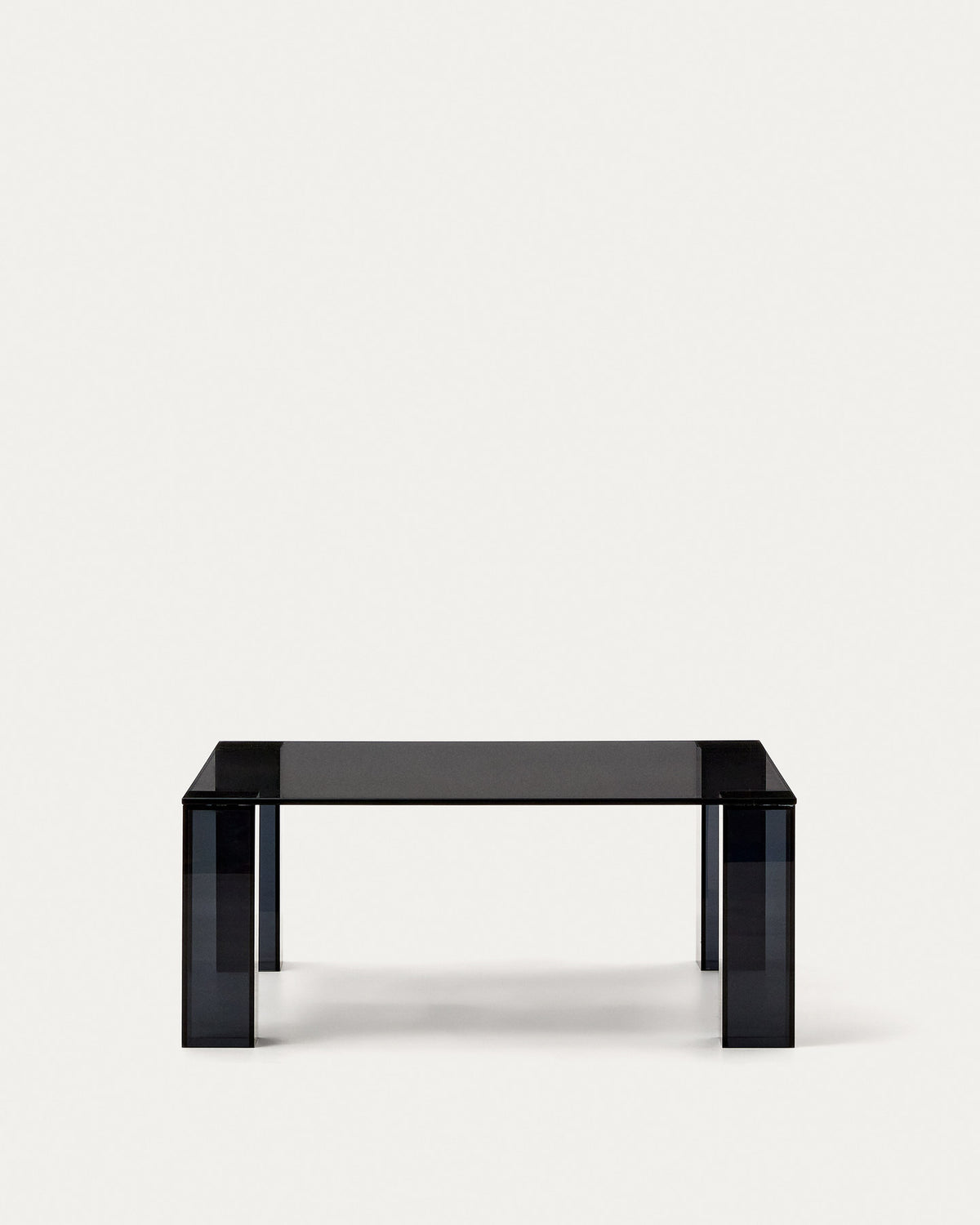 Beistelltisch Adularia aus dunkelgrauem gehärtetem Glas 85 x 85 cm in Schwarz präsentiert im Onlineshop von KAQTU Design AG. Couchtisch ist von Kave Home
